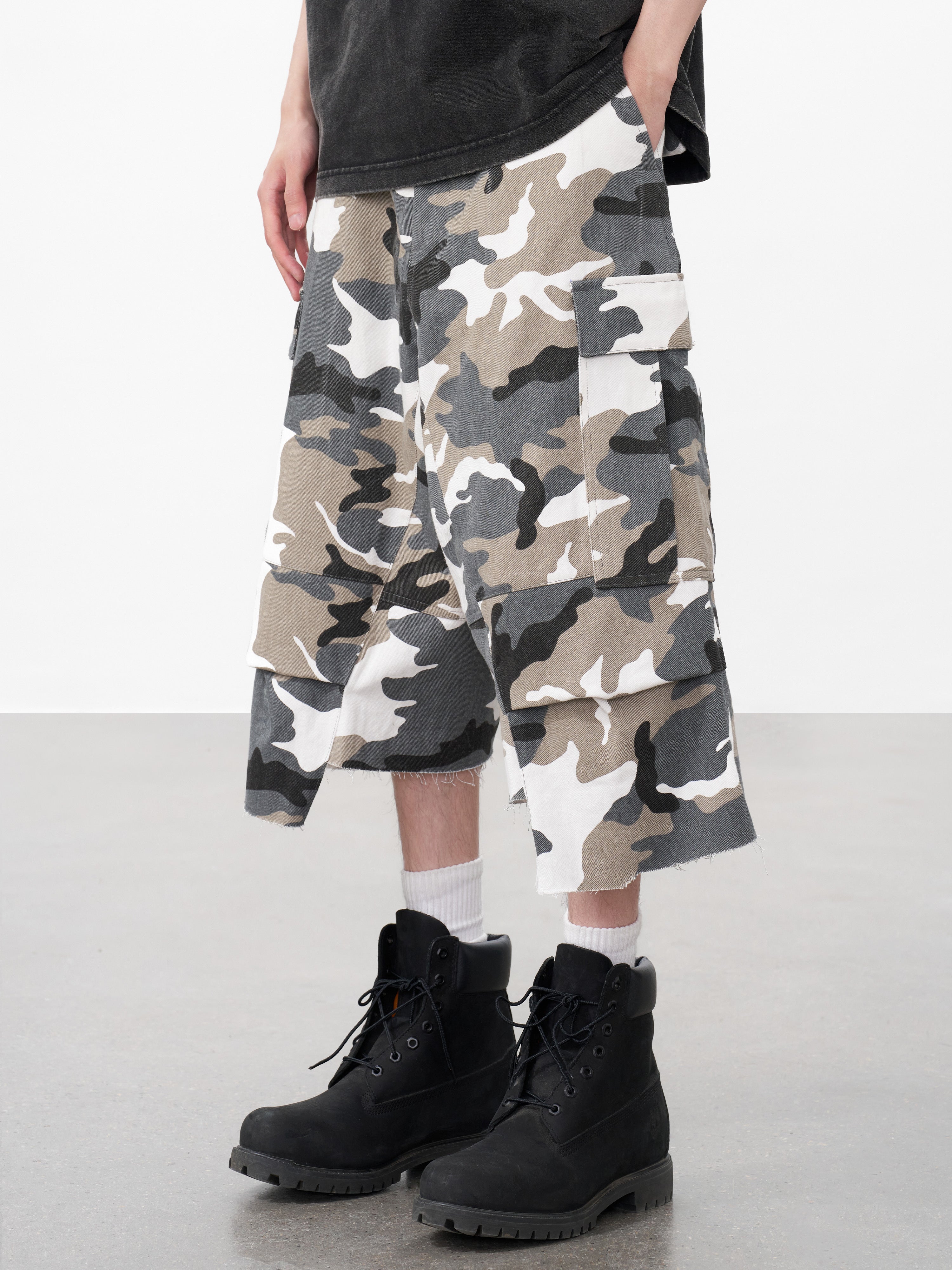 DONCARE(AFGK) "Snow camo baggy jorts" DONCARE(AFGK) "Snow camo baggy jorts"