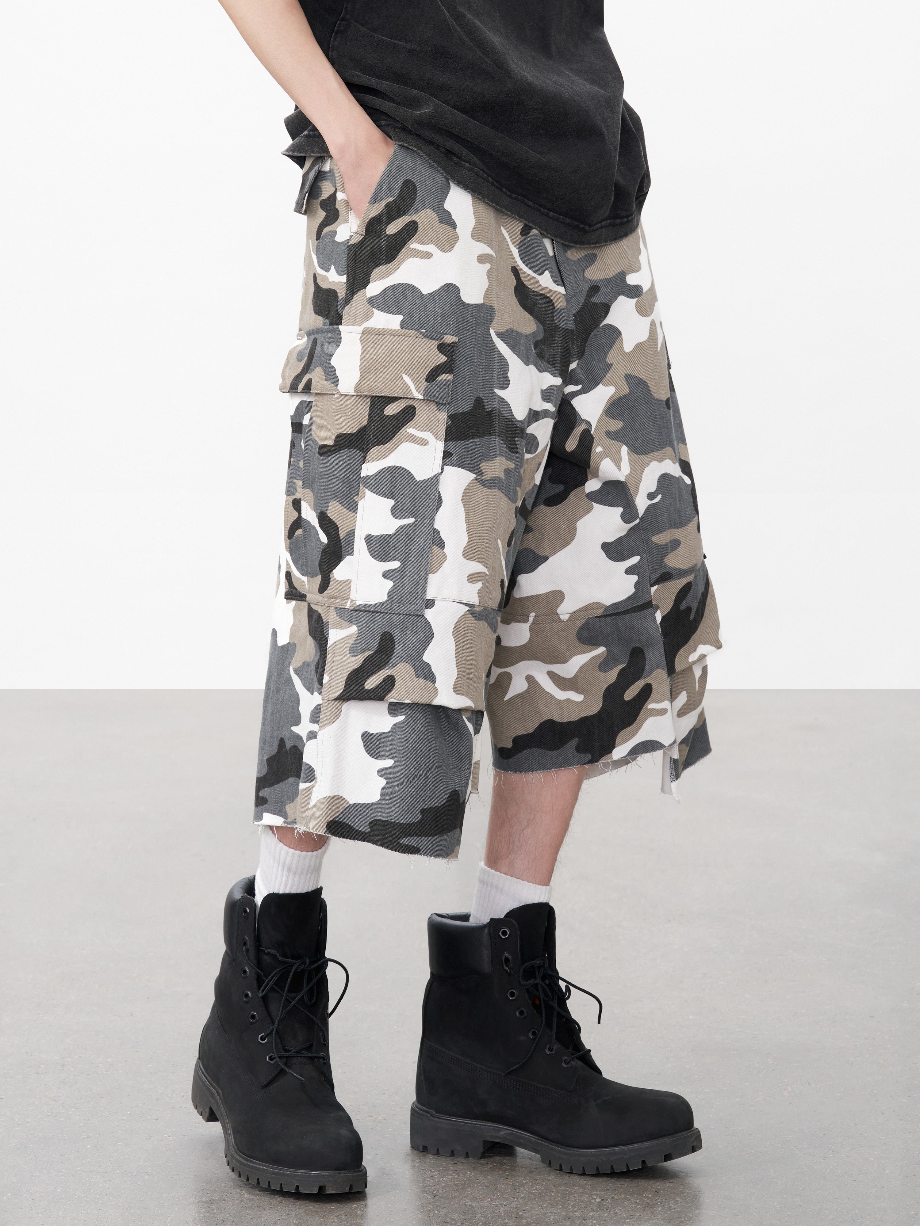 DONCARE(AFGK) "Snow camo baggy jorts" DONCARE(AFGK) "Snow camo baggy jorts"
