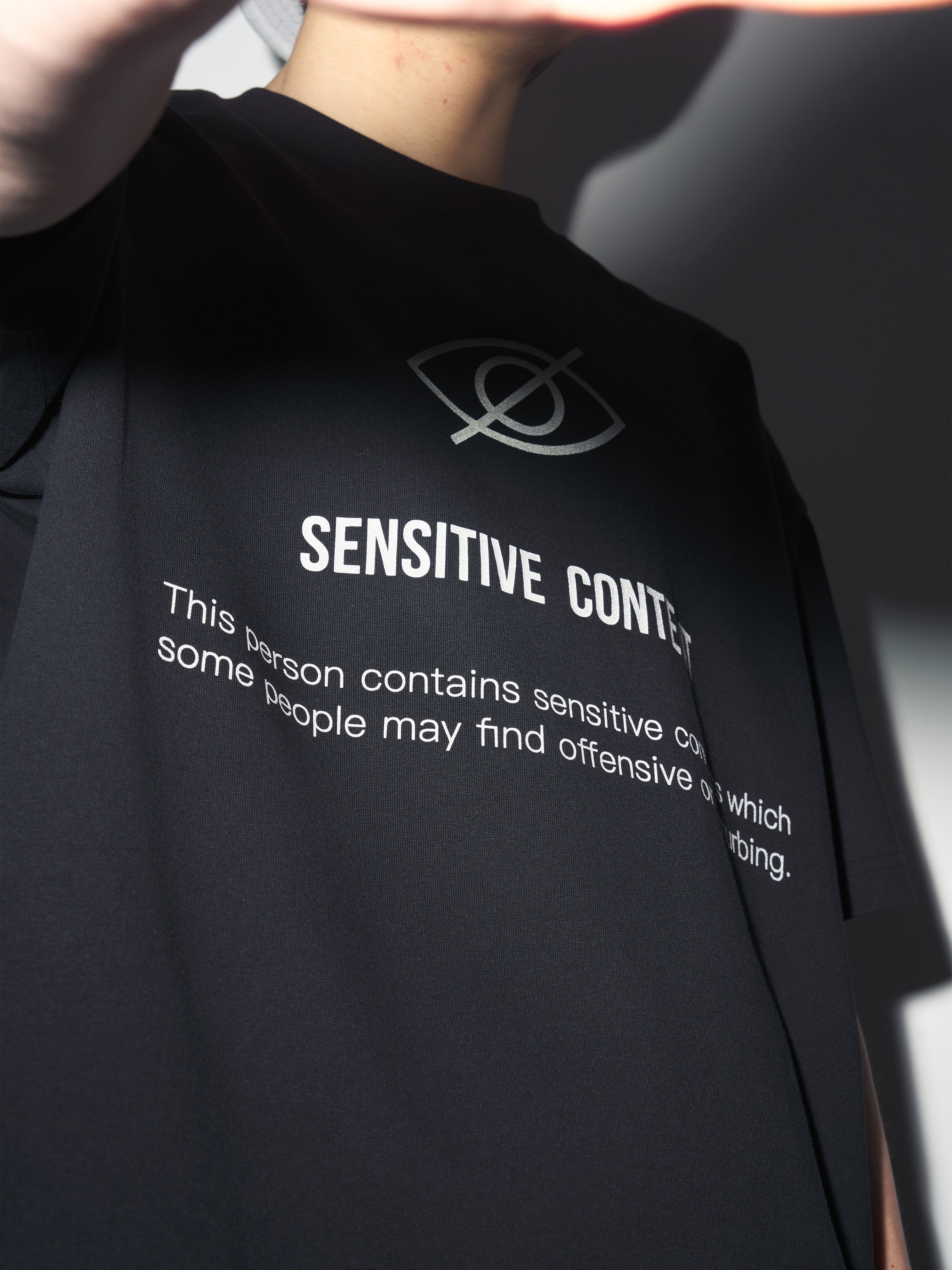 DONCARE(AFGK) "3M Reflective logo tee" DONCARE(AFGK) "3M Reflective logo tee"