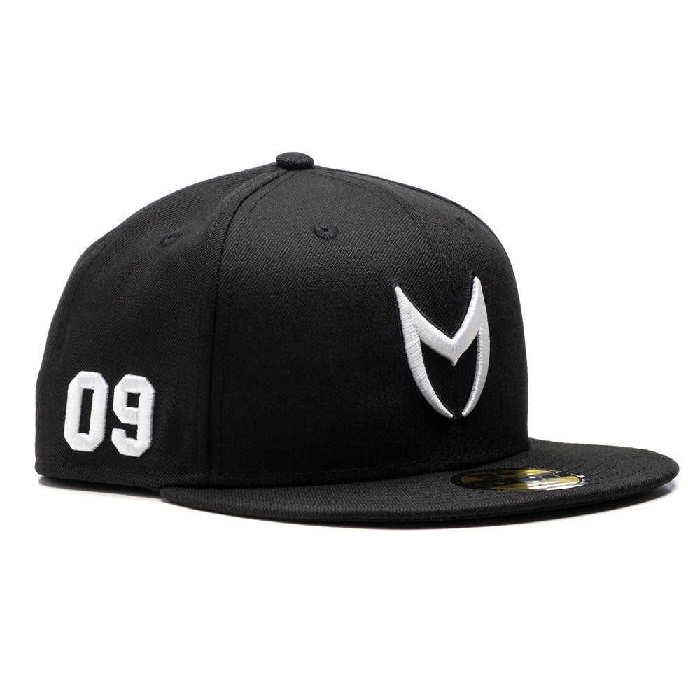 CAP106 - MSTR FITTED HAT / BLACK & WHITE CAP106 - MSTR FITTED HAT / BLACK & WHITE