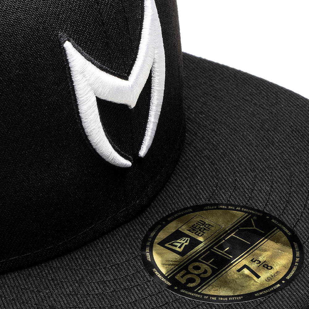 CAP106 - MSTR FITTED HAT / BLACK & WHITE CAP106 - MSTR FITTED HAT / BLACK & WHITE