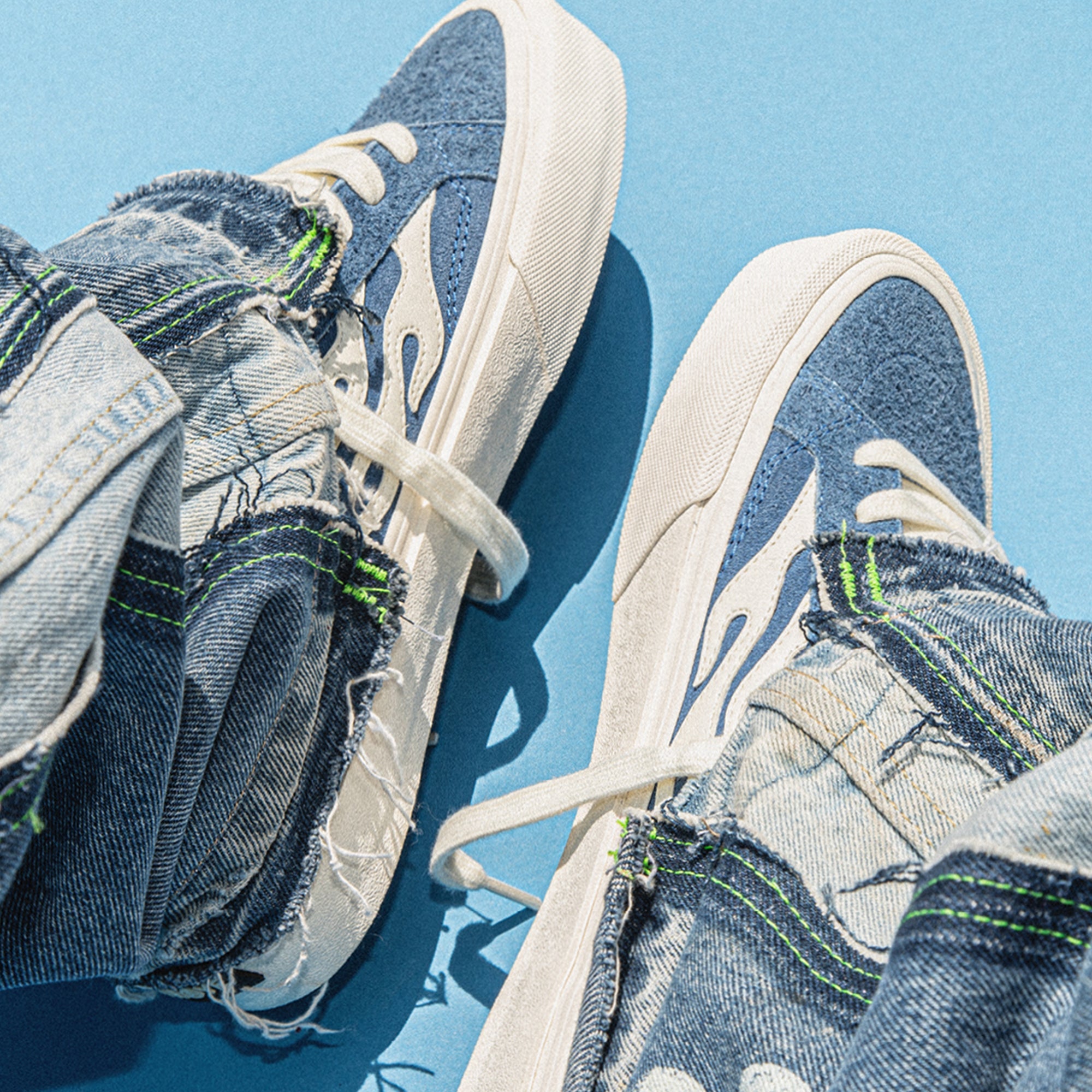 LOGAN - BLUE FLAME LOGAN - BLUE FLAME