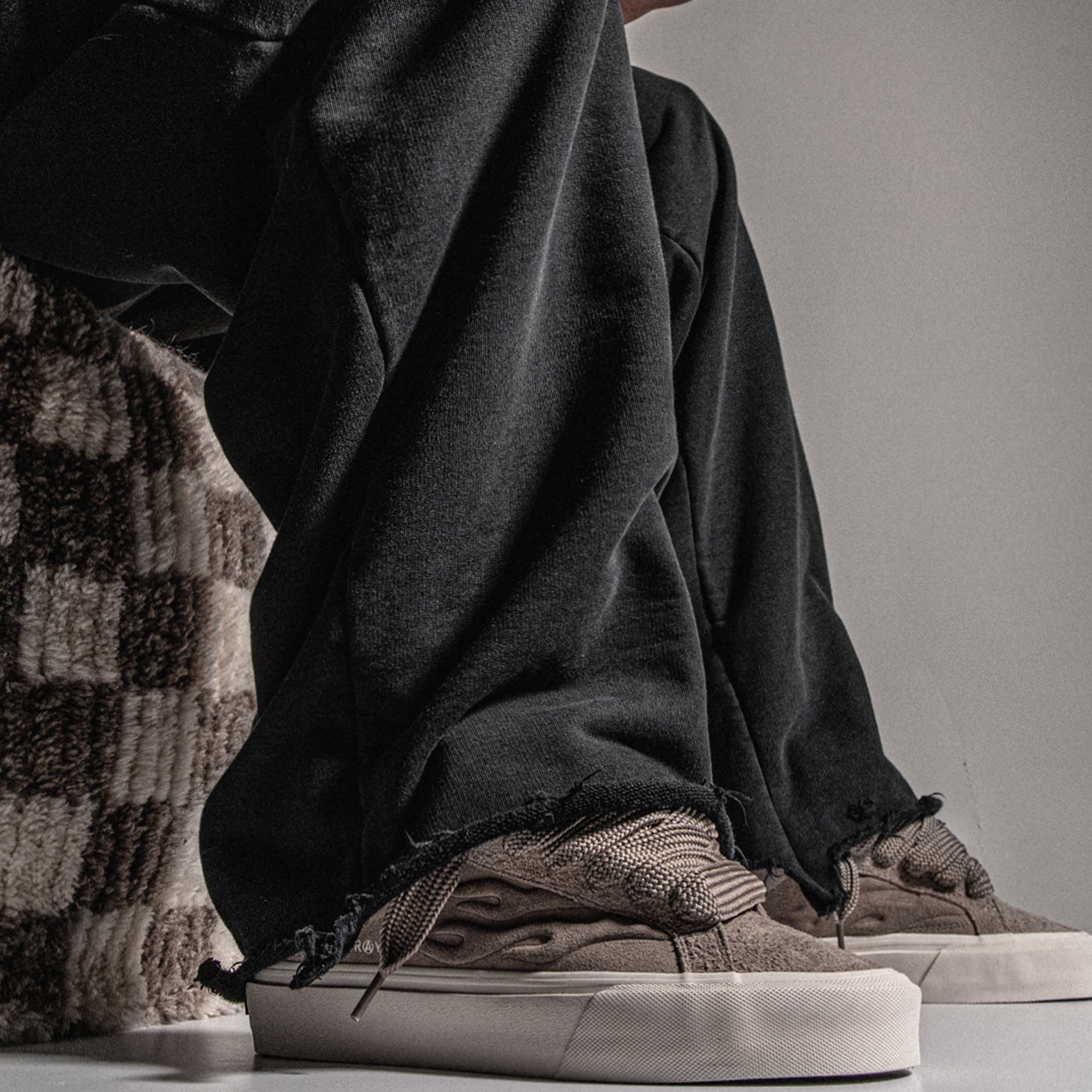 LOGAN PUFF - TAUPE BEVEL LOGAN PUFF - TAUPE BEVEL