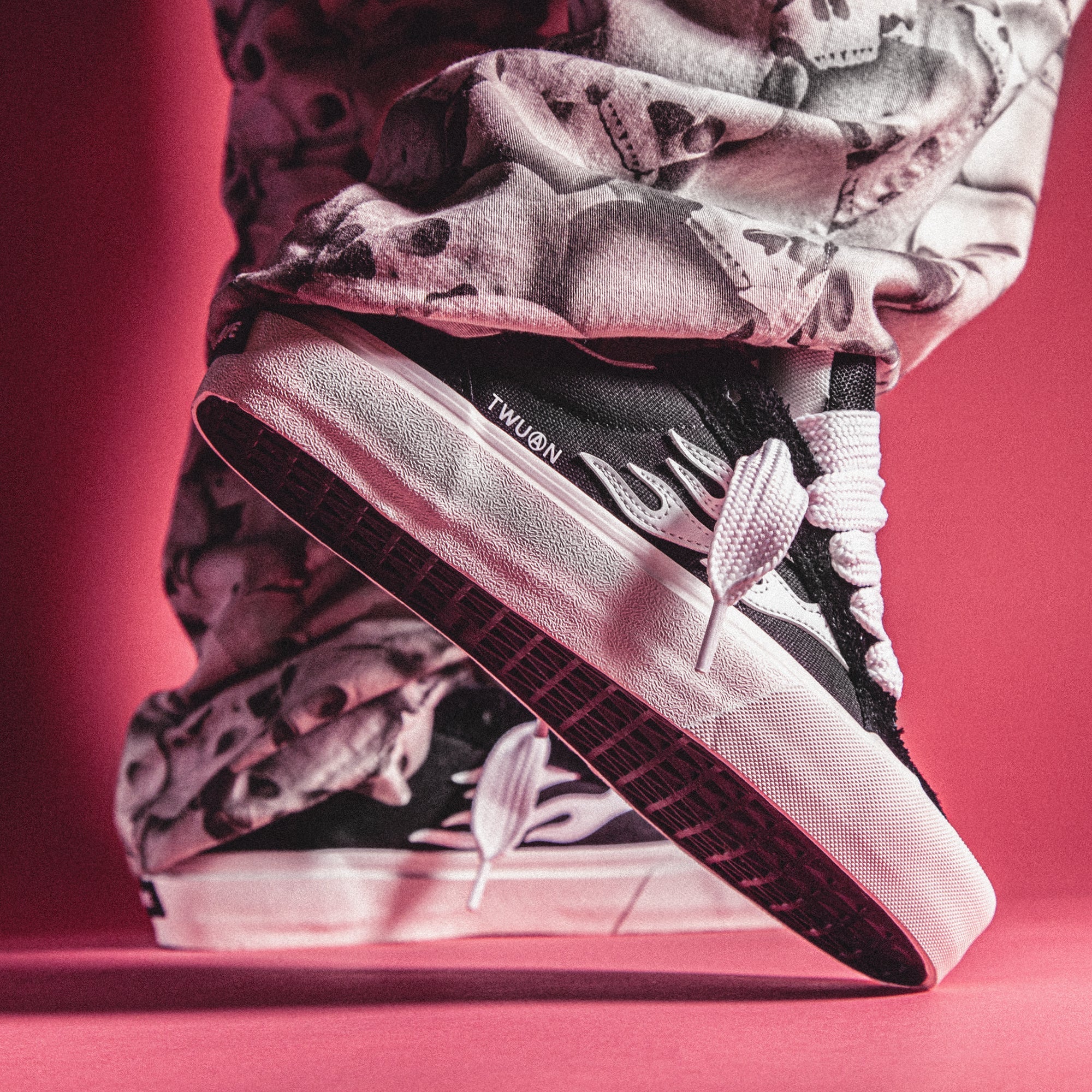 LOGAN PUFF - BLACK LOGAN PUFF - BLACK