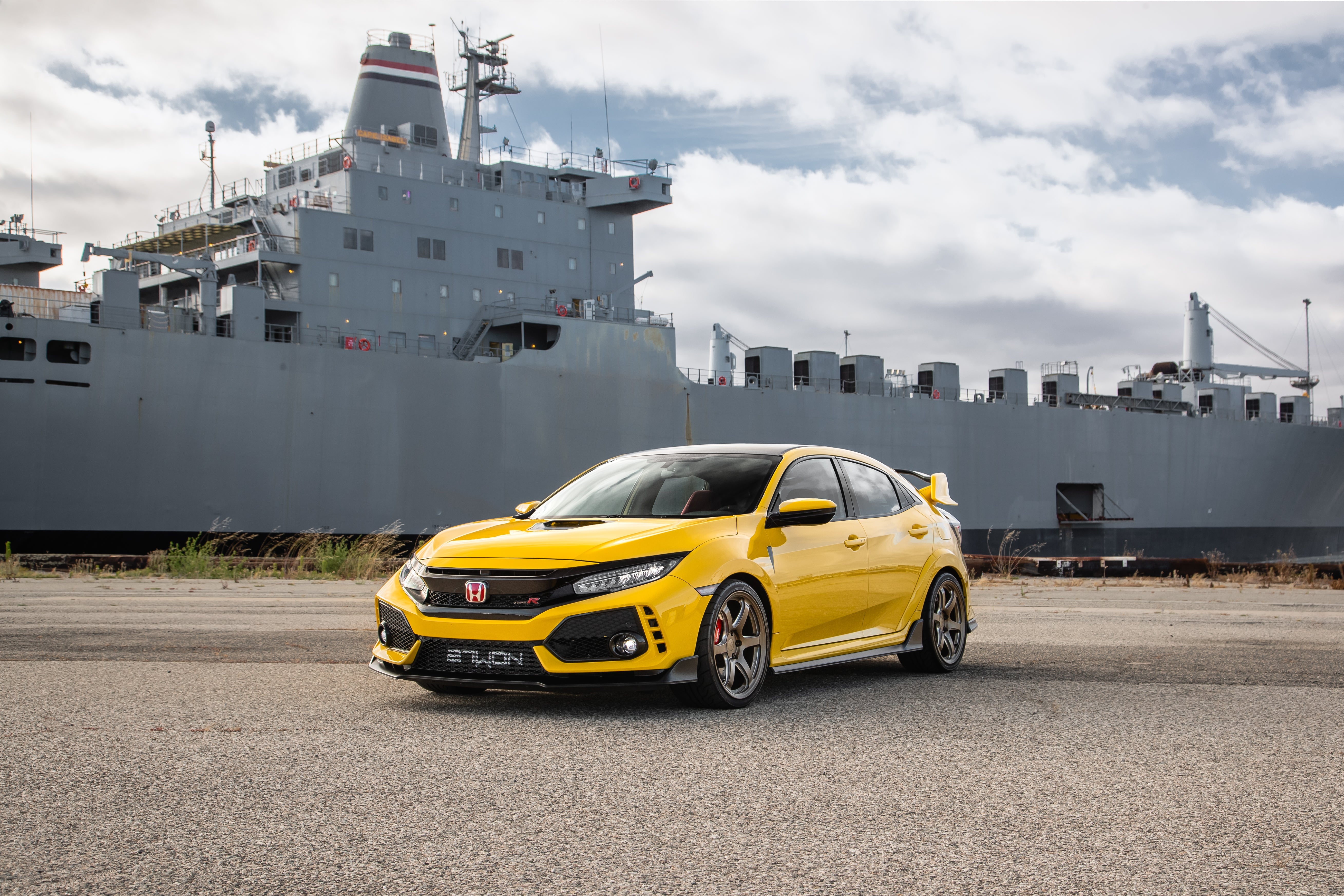 HPJ YELLOW TYPE R TEE - BLACK HPJ YELLOW TYPE R TEE - BLACK