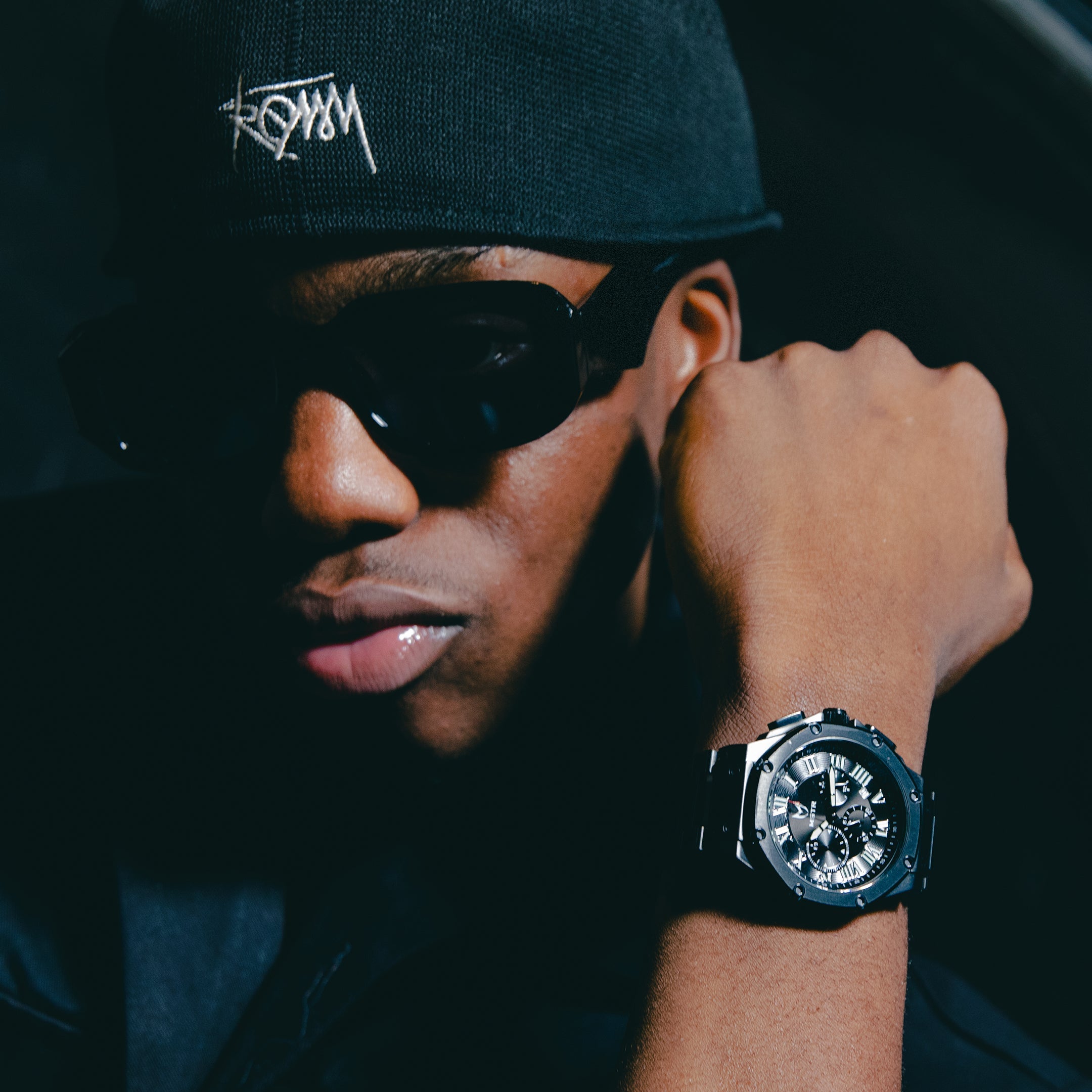 AM1056SS - AMBASSADOR BLACK STEEL BAND AM1056SS - AMBASSADOR BLACK STEEL BAND