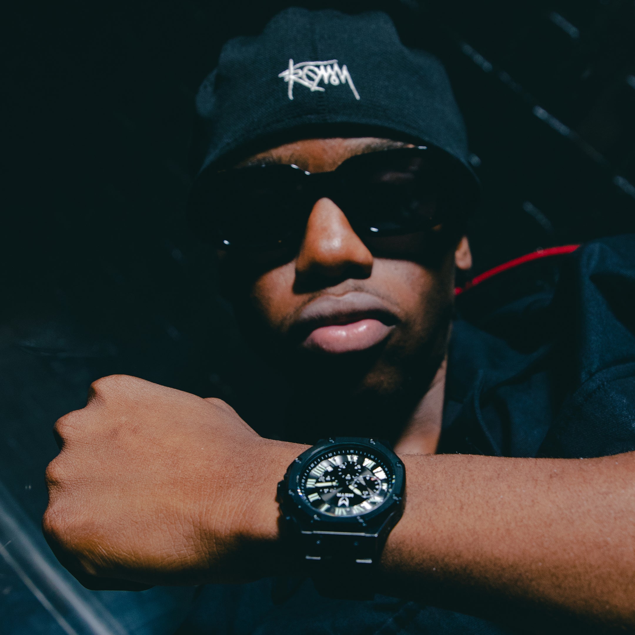 AM1056SS - AMBASSADOR BLACK STEEL BAND AM1056SS - AMBASSADOR BLACK STEEL BAND