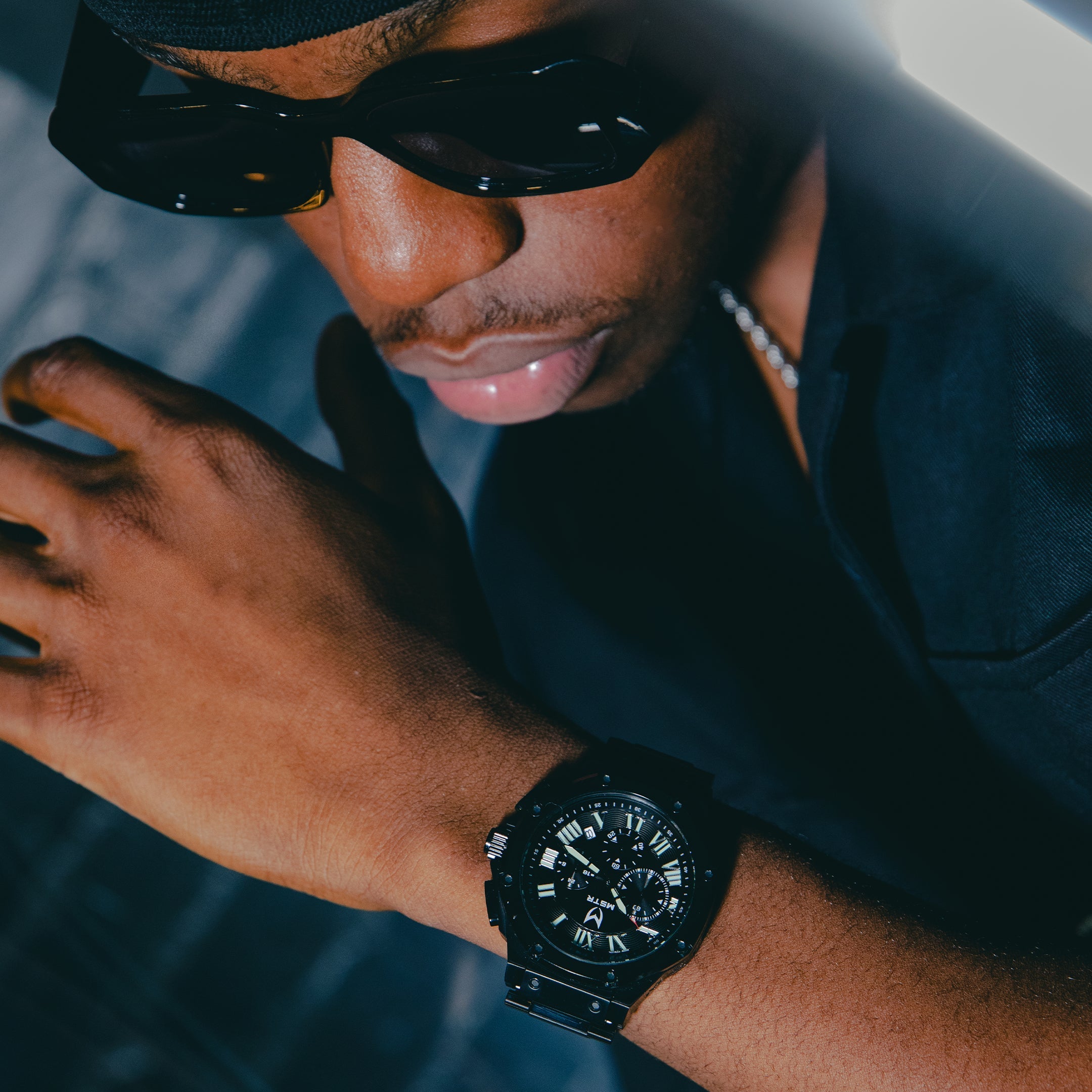 AM1056SS - AMBASSADOR BLACK STEEL BAND AM1056SS - AMBASSADOR BLACK STEEL BAND