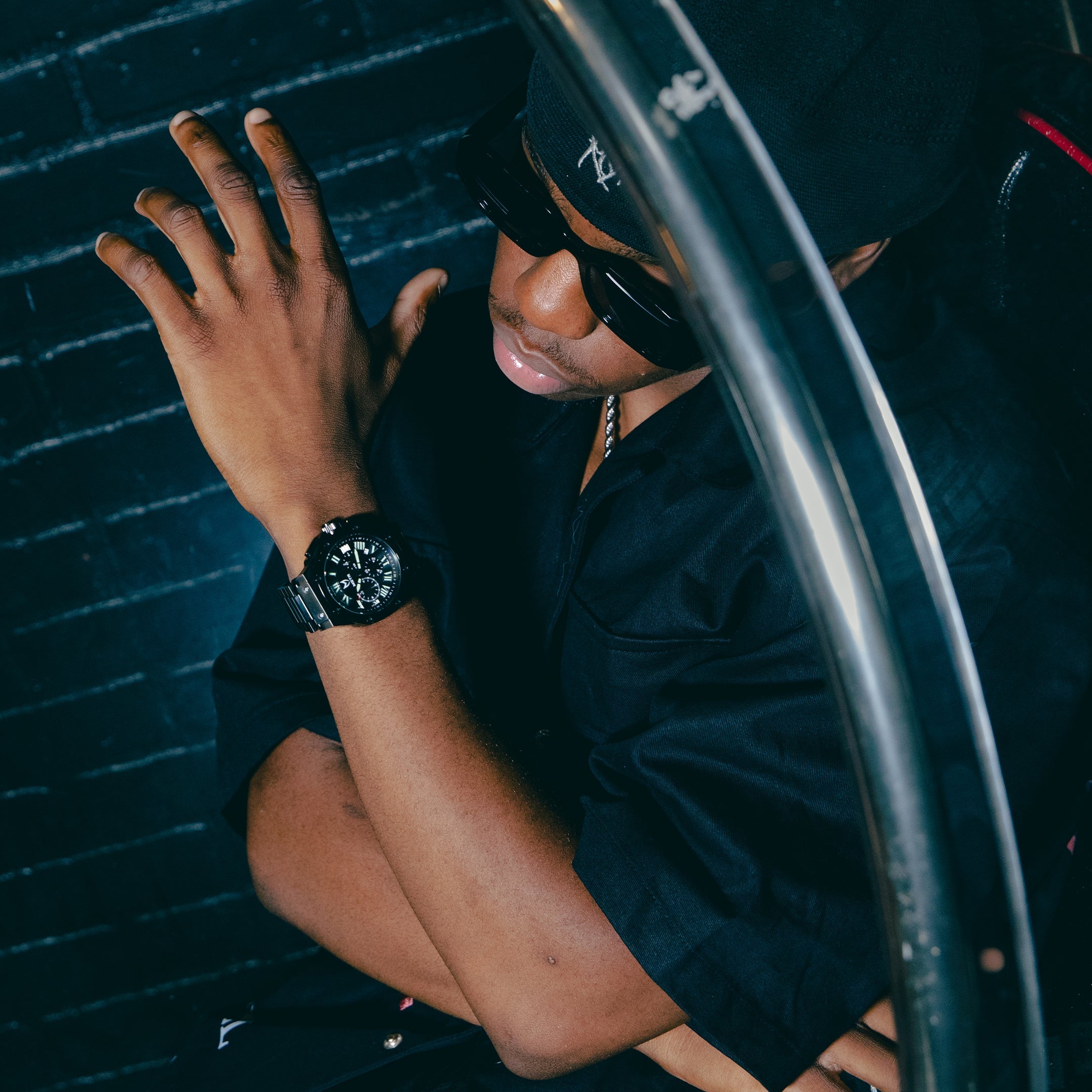 AM1056SS - AMBASSADOR BLACK STEEL BAND AM1056SS - AMBASSADOR BLACK STEEL BAND