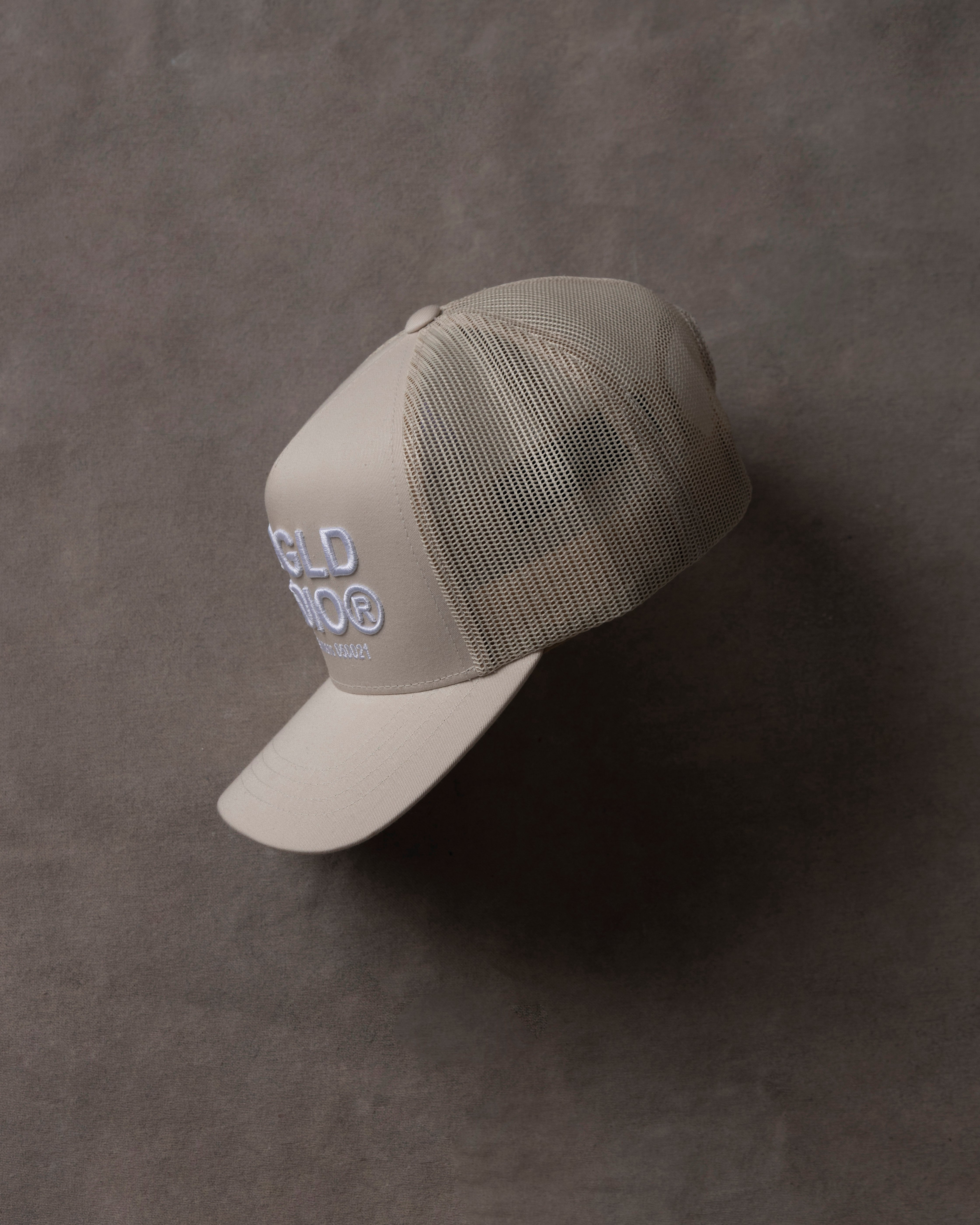 Basics UNDGLD STUDIO Trucker Cap Bone Basics UNDGLD STUDIO Trucker Cap Bone