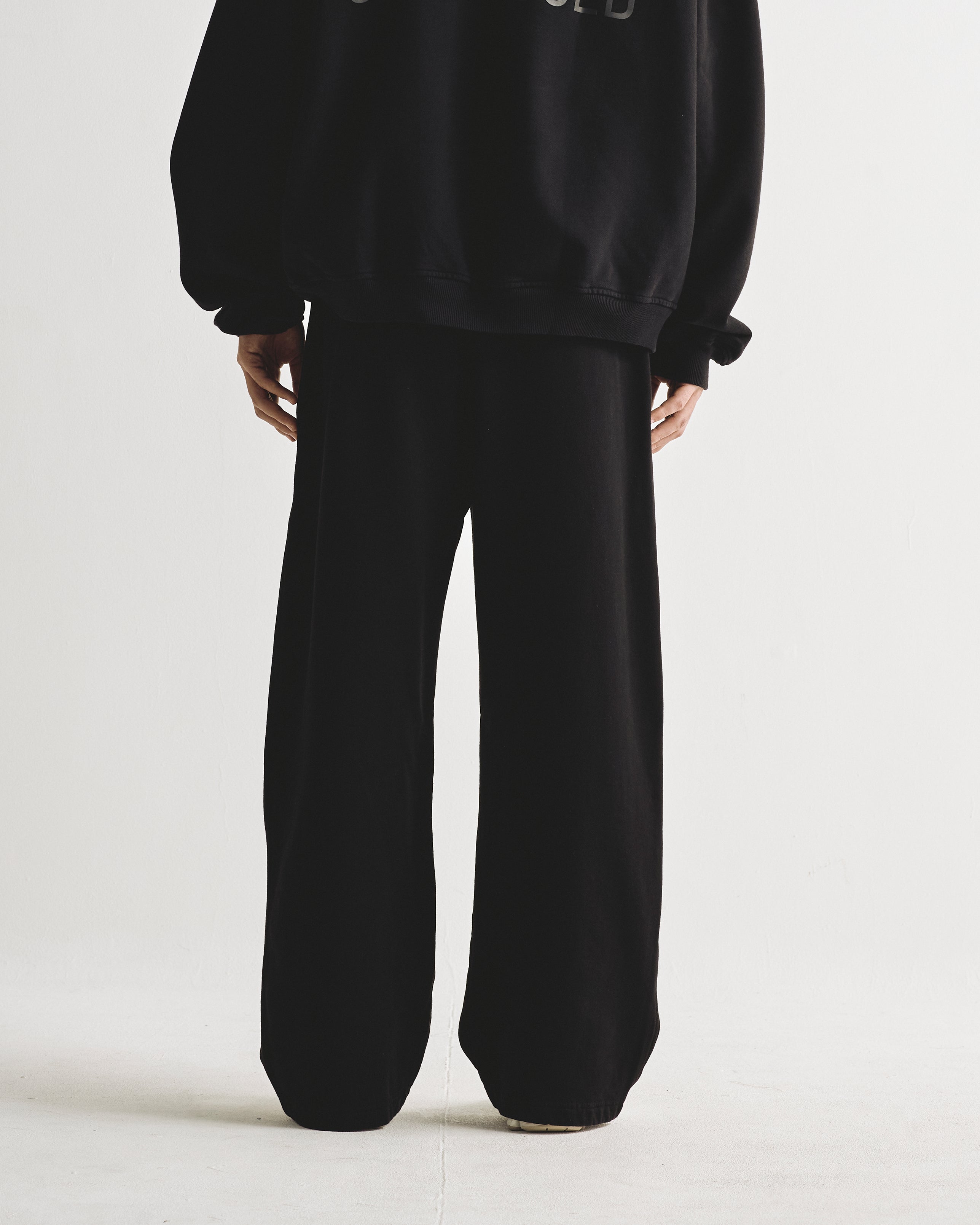 Line Logo Straightpants Black Line Logo Straightpants Black