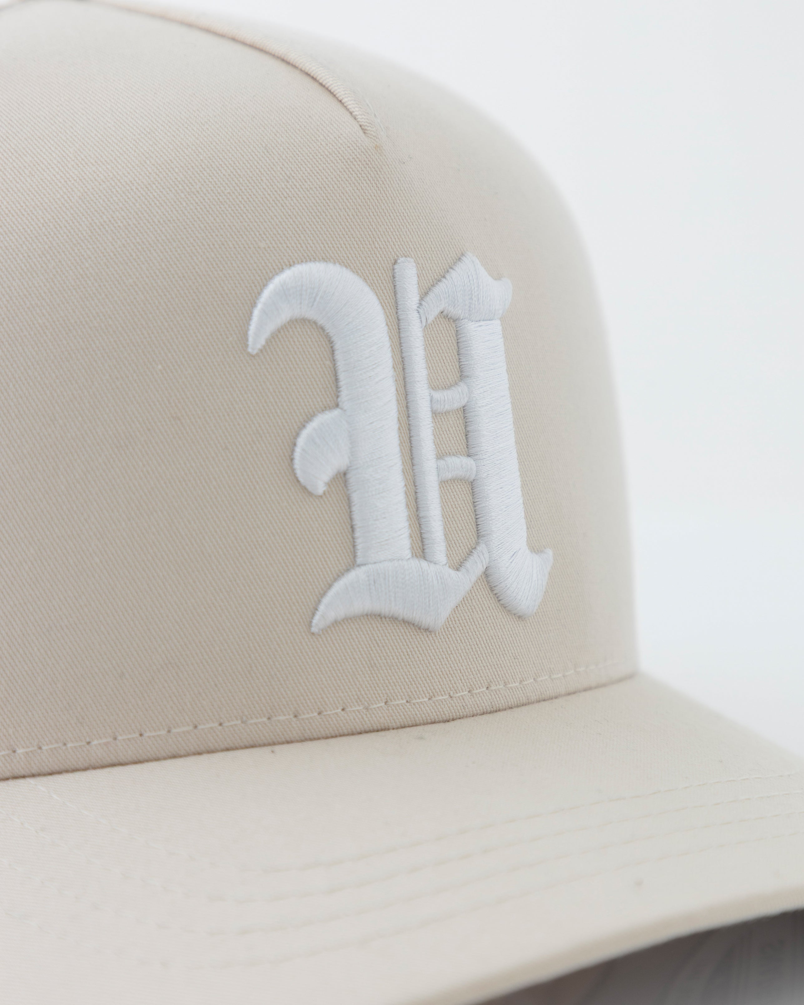 Line U High Crown Cap Cream Line U High Crown Cap Cream