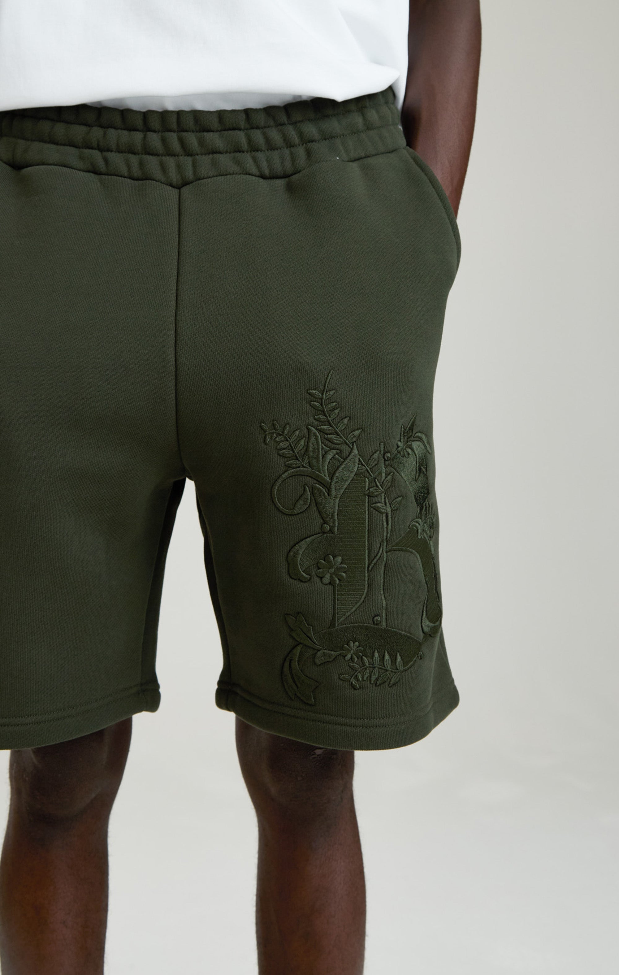 BAROQUE CALLIGRAPHY SHORT