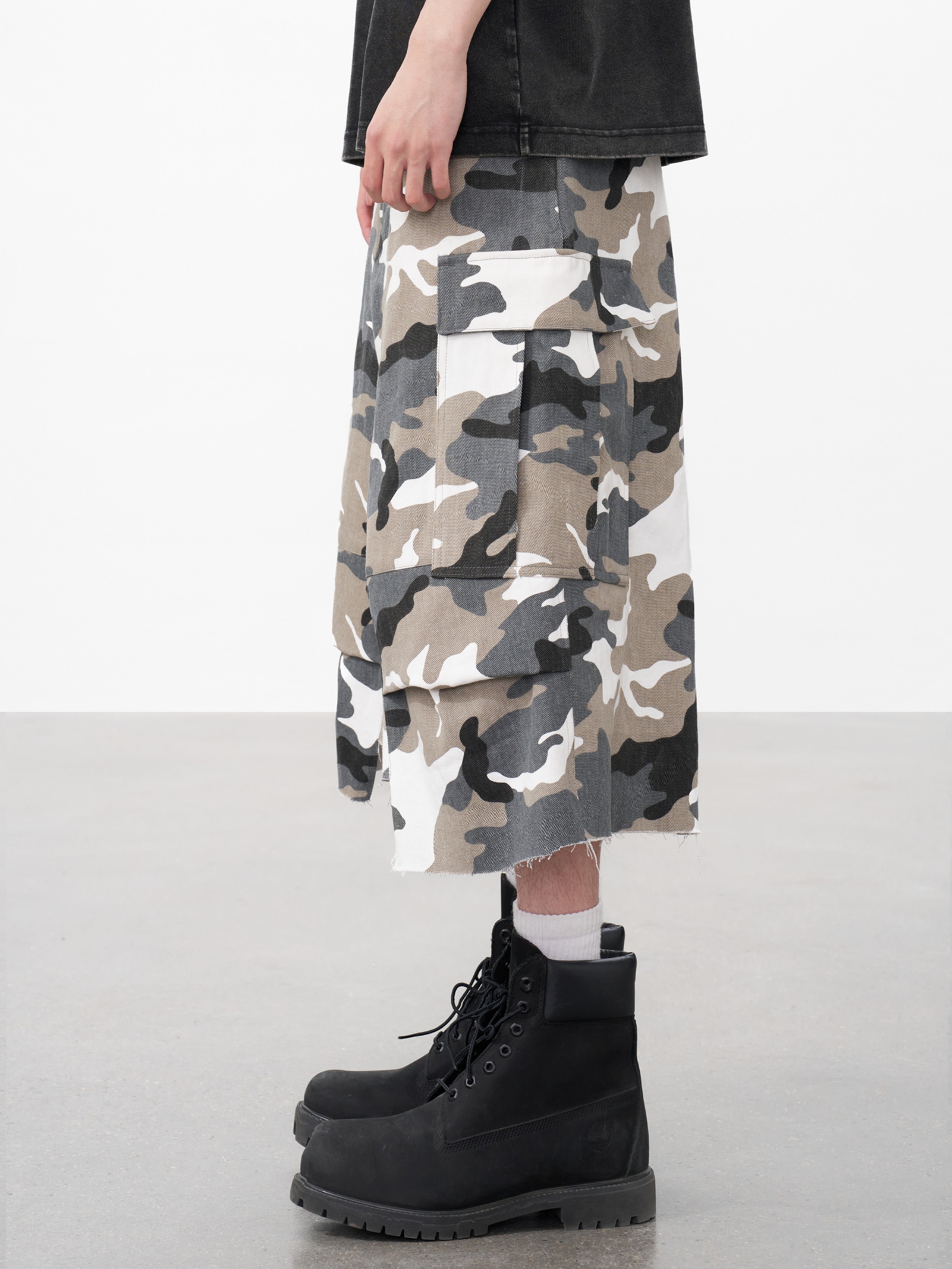 DONCARE(AFGK) "Snow camo baggy jorts"