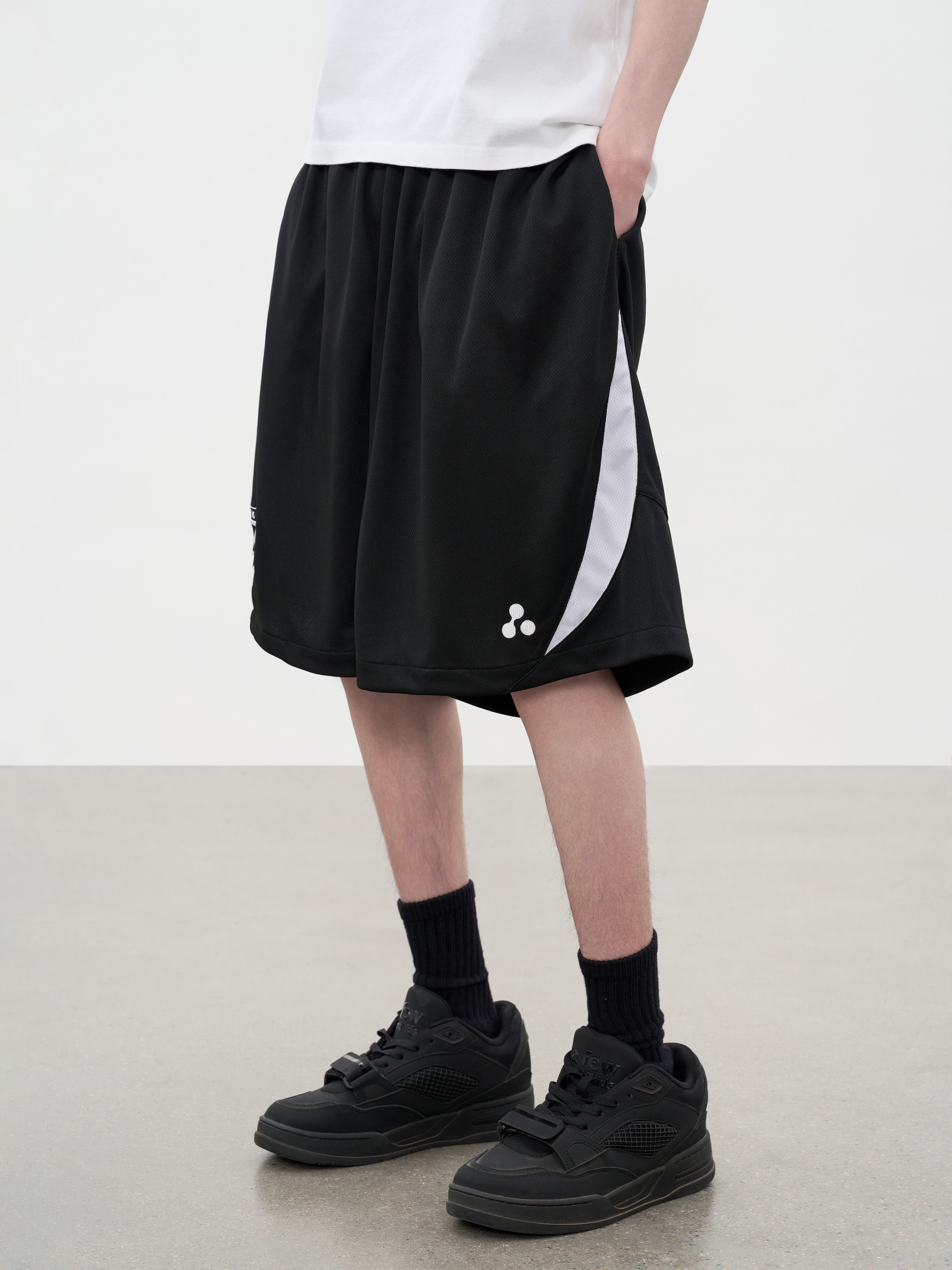 DONCARE(AFGK) "Mesh-paneled shorts"