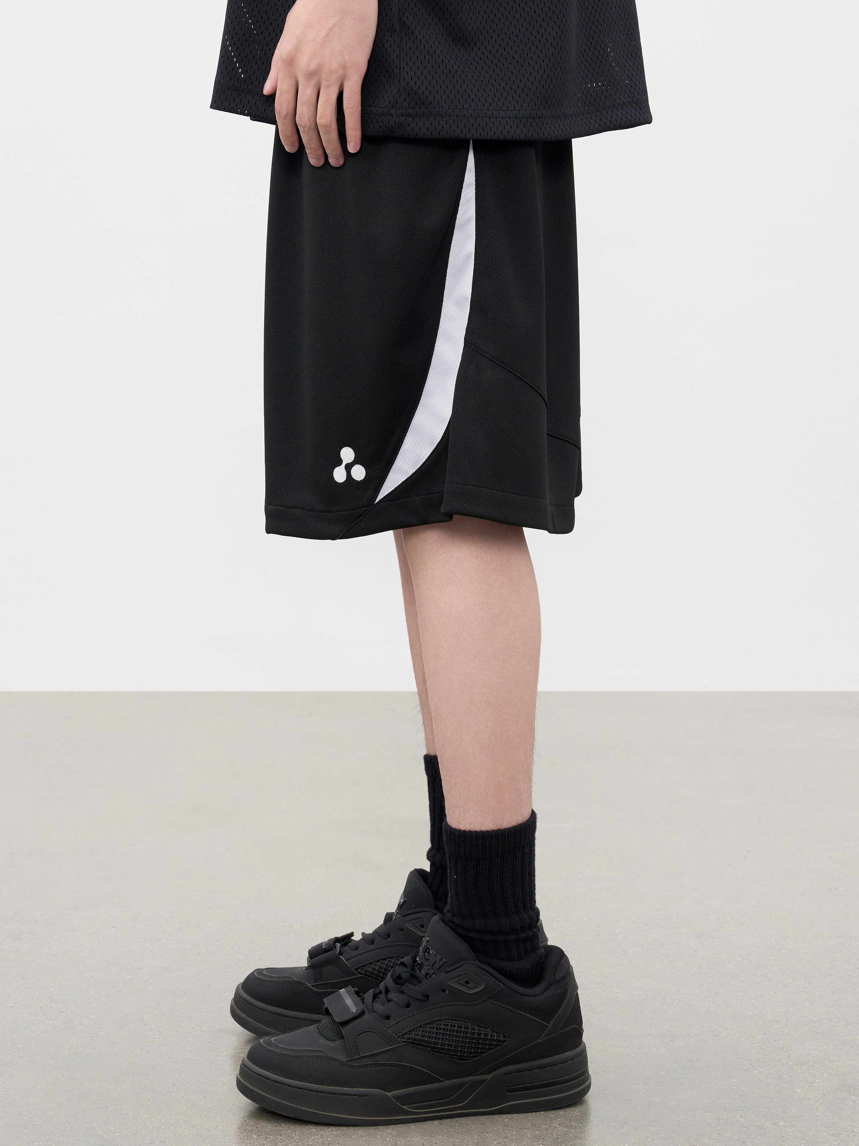 DONCARE(AFGK) "Mesh-paneled shorts"