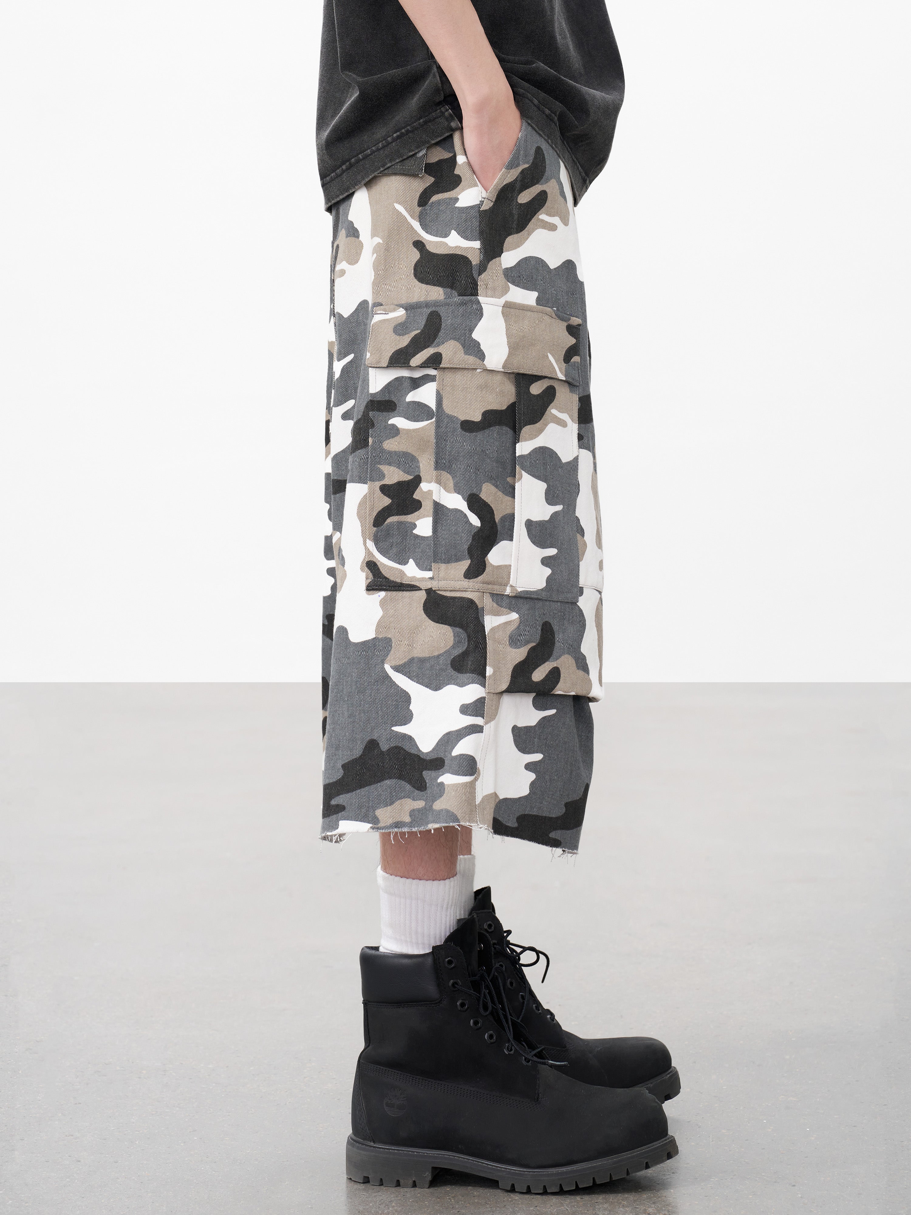 DONCARE(AFGK) "Snow camo baggy jorts"