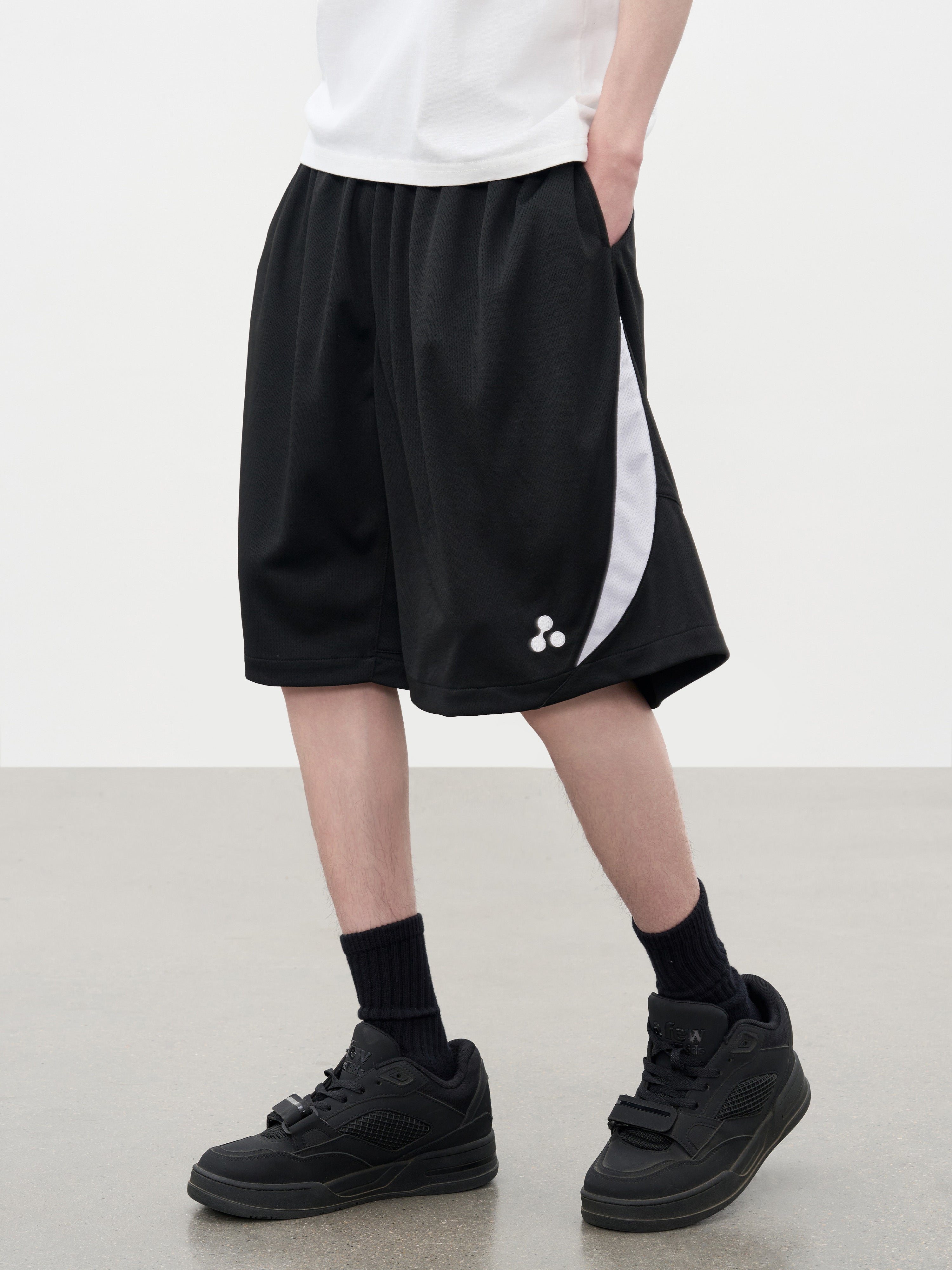 DONCARE(AFGK) "Mesh-paneled shorts"
