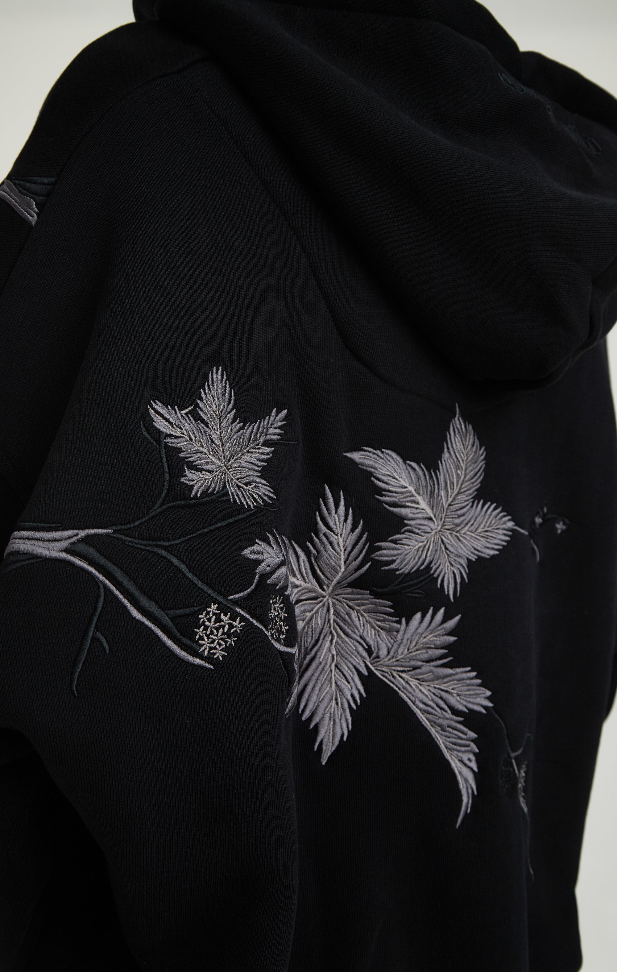 MIDNIGHT HAWTHORN ZIPPED HOODIE