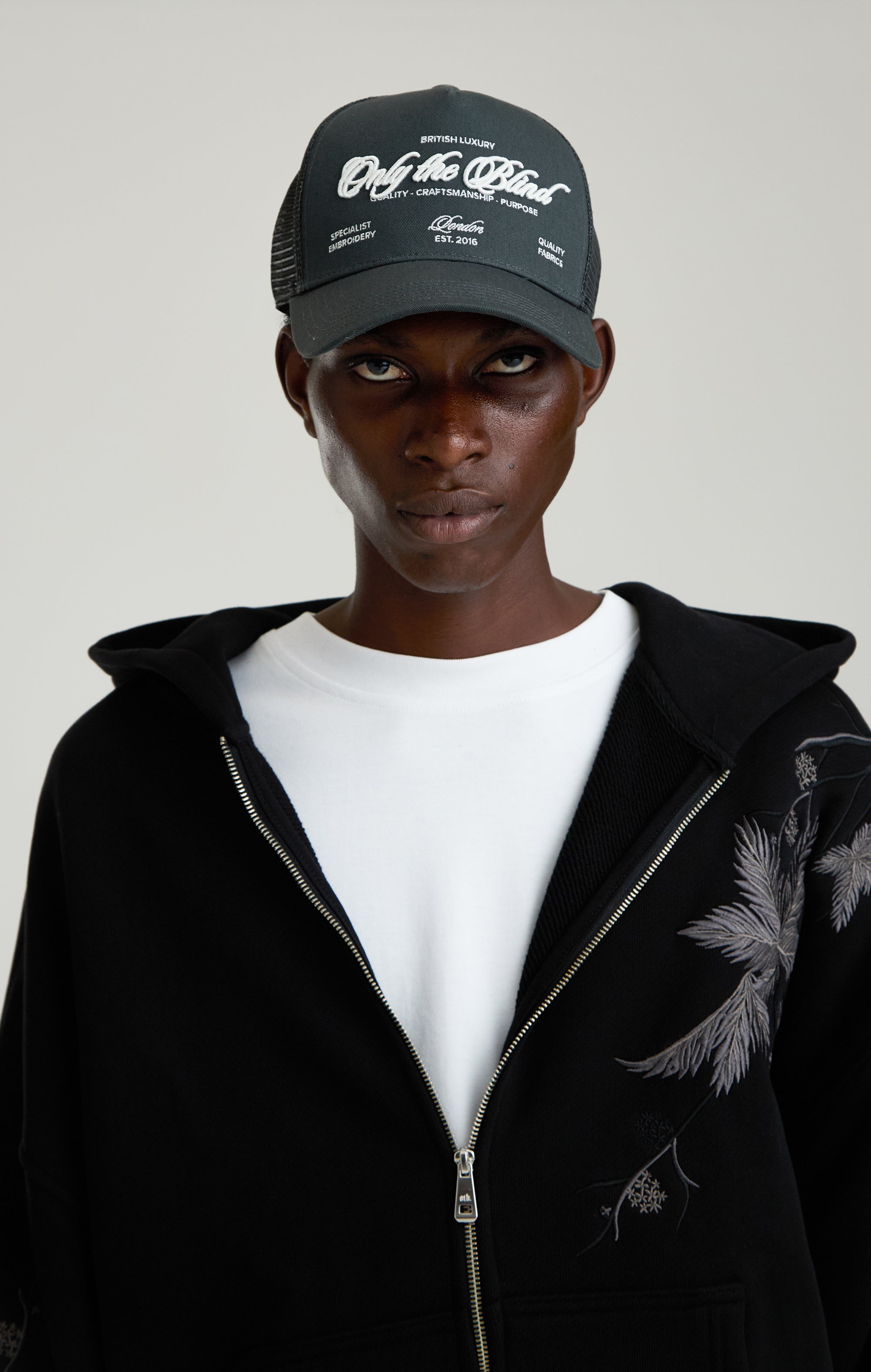 GRAPHITE SPECIALIST TRUCKER CAP