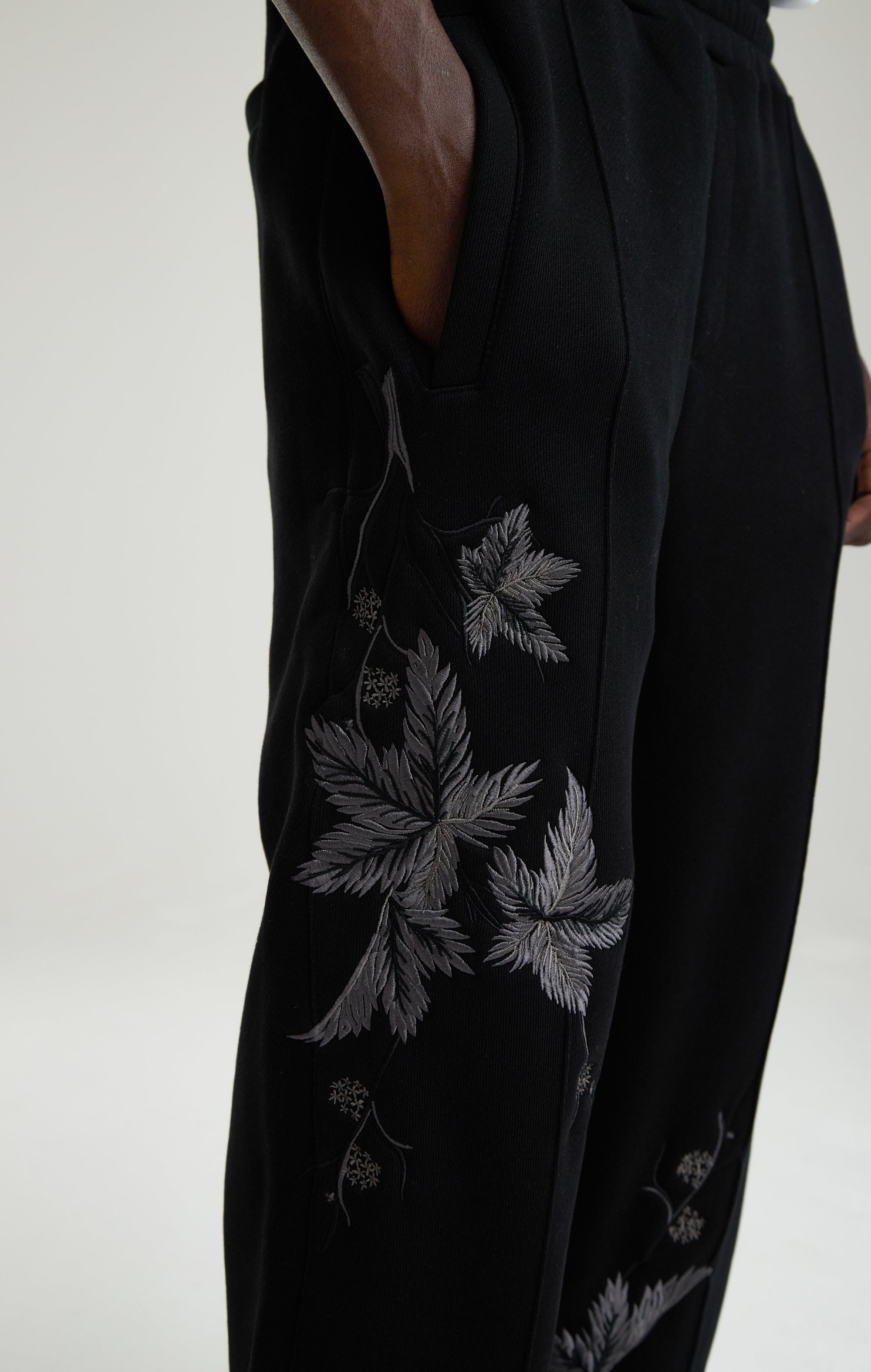 MIDNIGHT HAWTHORN SWEATPANTS