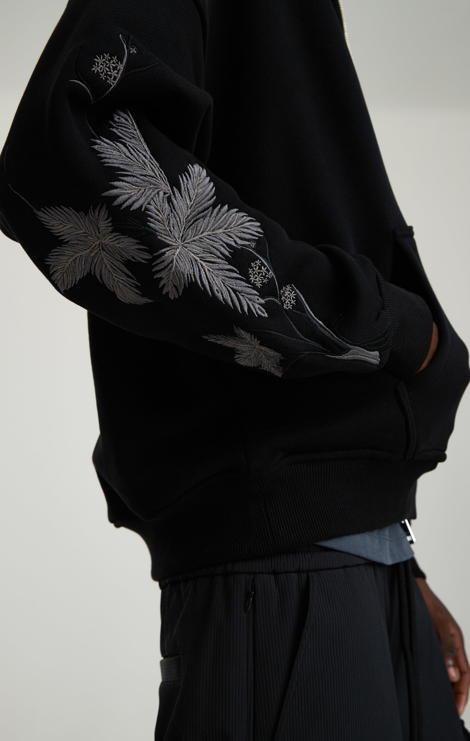 MIDNIGHT HAWTHORN ZIPPED HOODIE