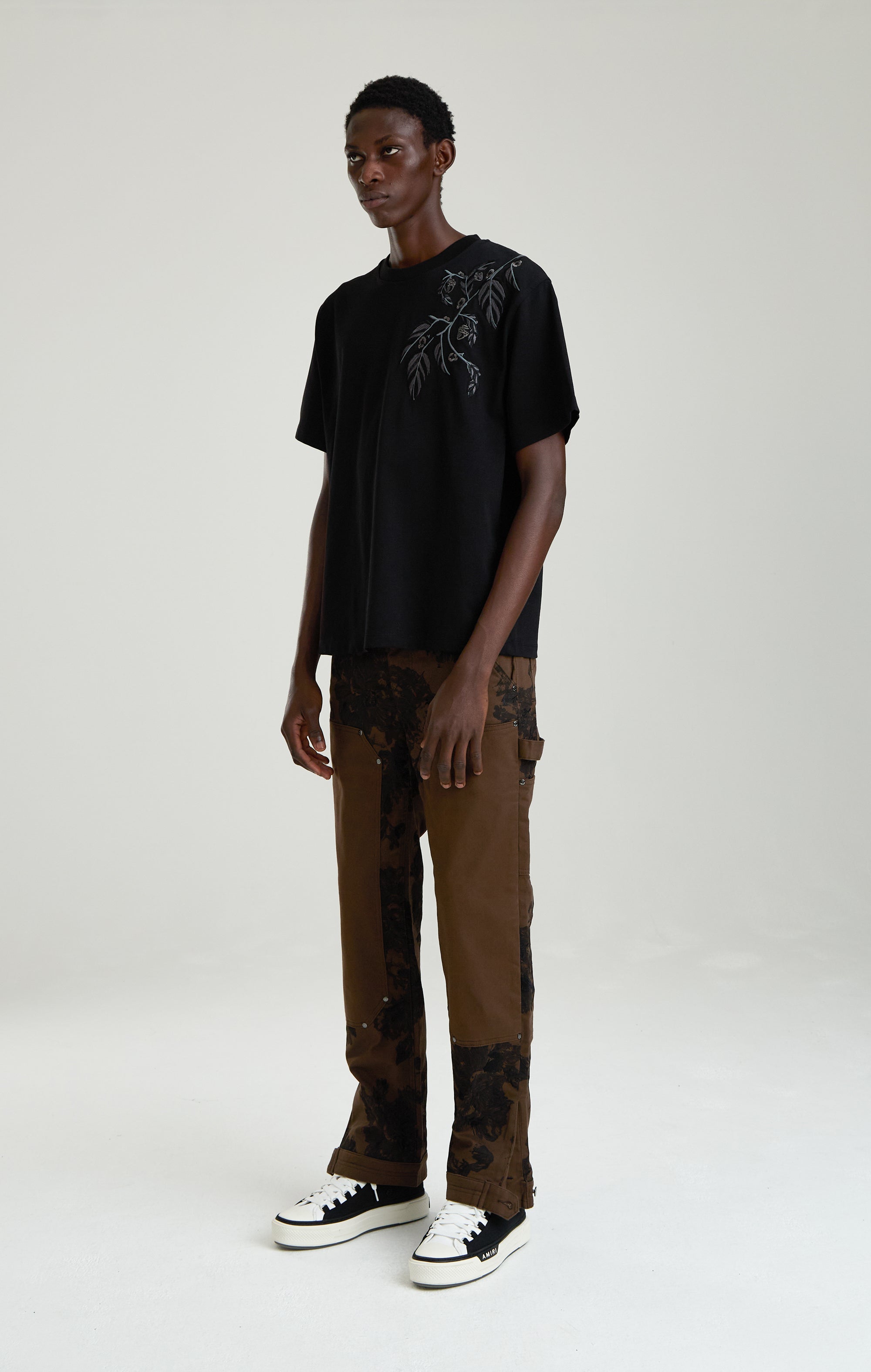 BLACK ACORN T-SHIRT