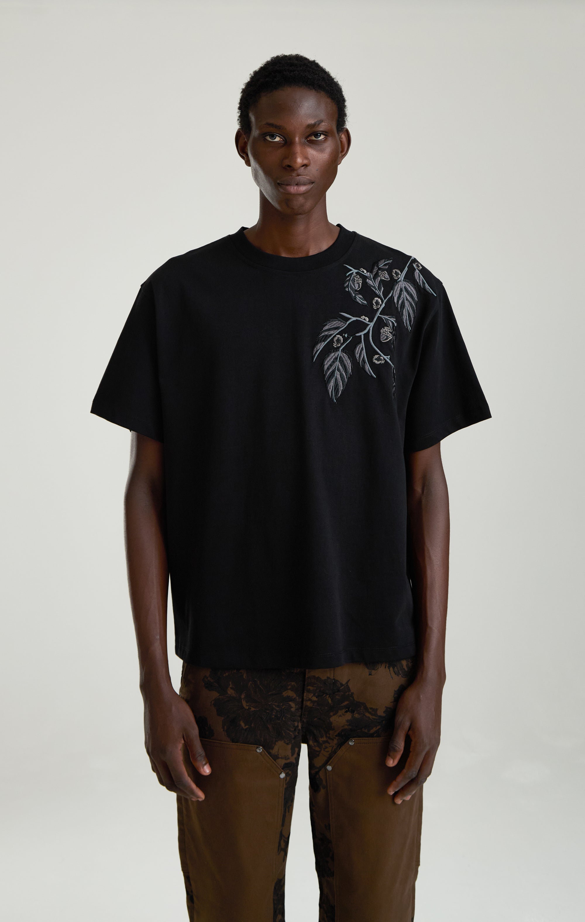 BLACK ACORN T-SHIRT