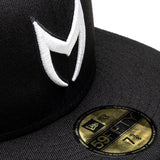 CAP106 - MSTR FITTED HAT / BLACK & WHITE