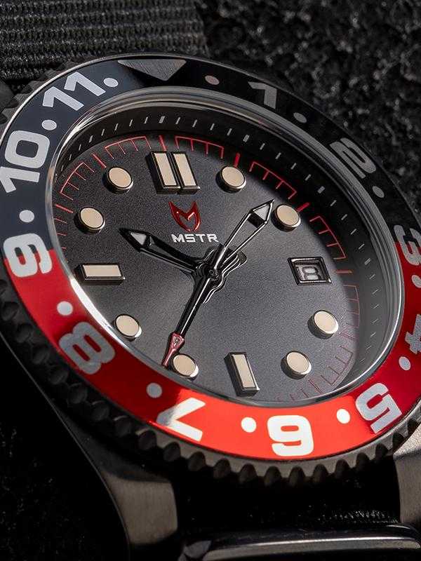 VO102NB - VOYAGER BLACK / RED / NATO BAND