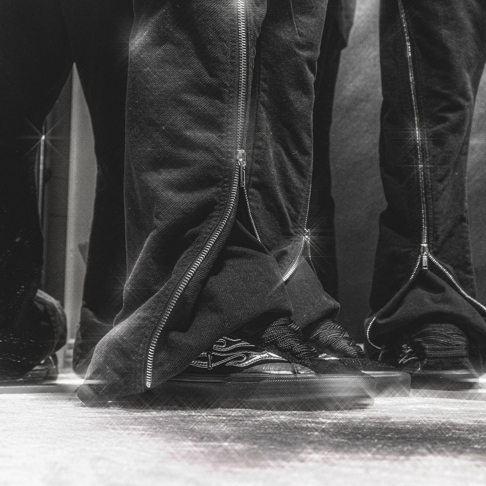 LOGAN PUFF - BLACK MIRROR