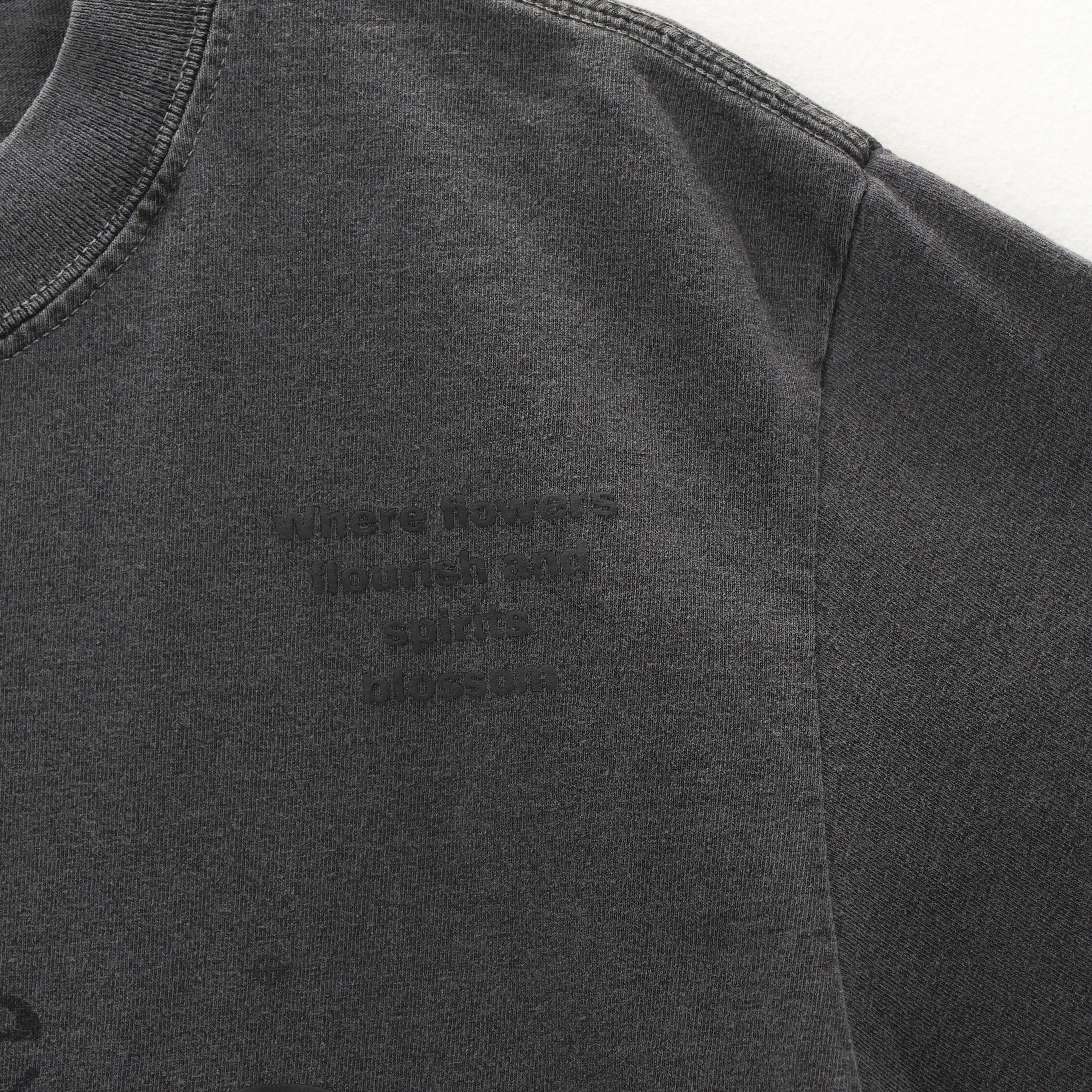 COLLAGE TEE CEMENT
