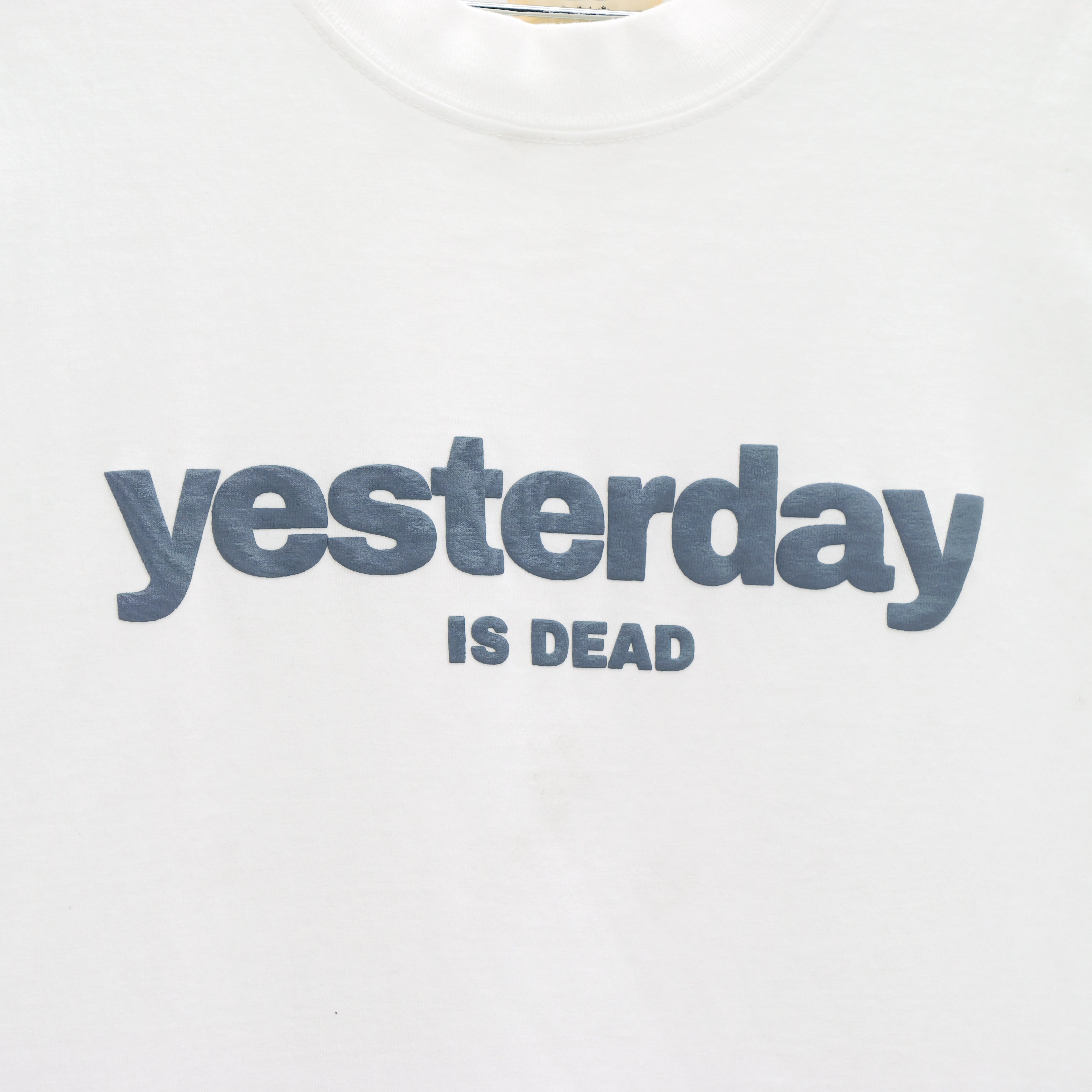 PRIMARY TEE WHITE/STEEL