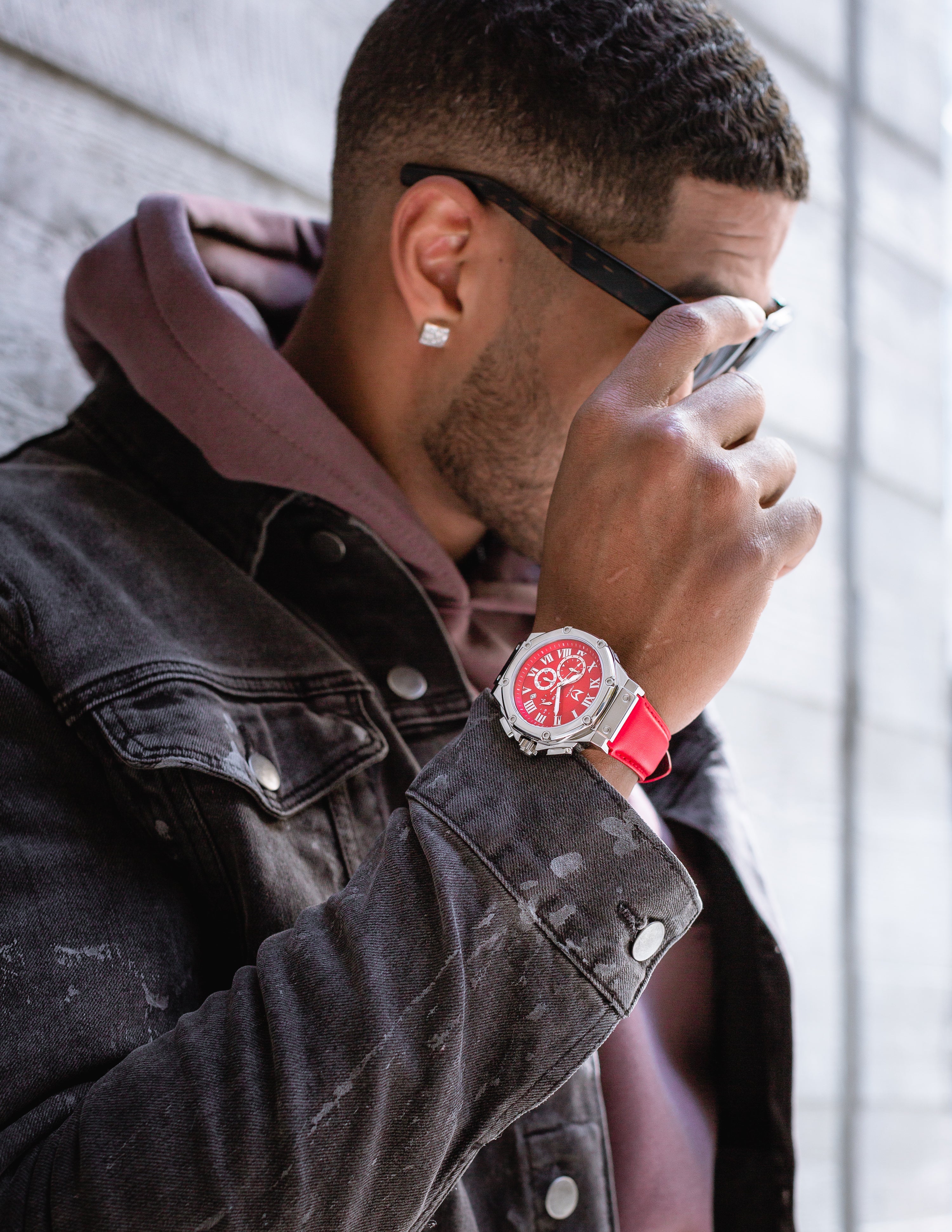 AM1022LB - AMBASSADOR SILVER / RED WATCH / LEATHER BAND