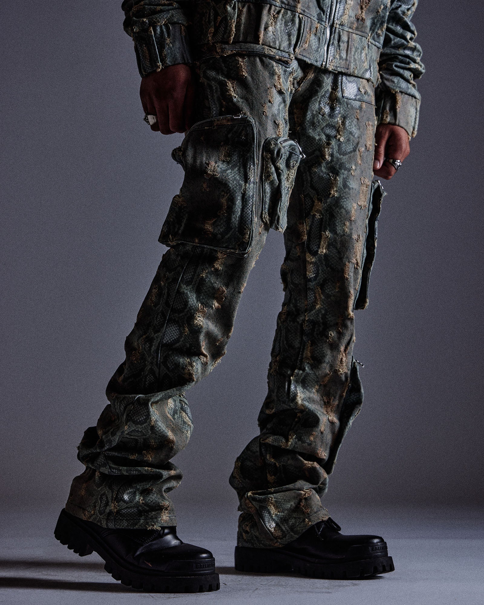 "Ahmanson" Denim Snakeskin Flared Cargo Pant (Blue)