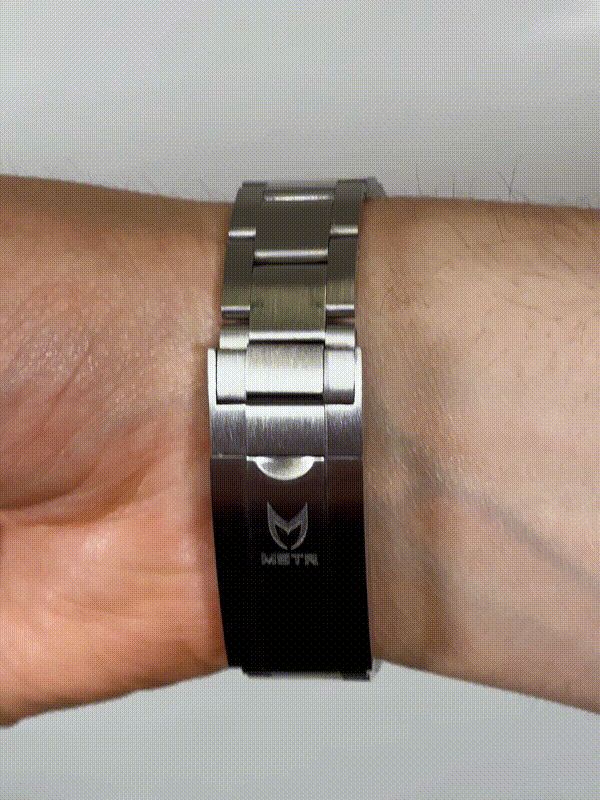 VO107SS - AUTO VOYAGER SILVER / BLUE & RED / SS BAND