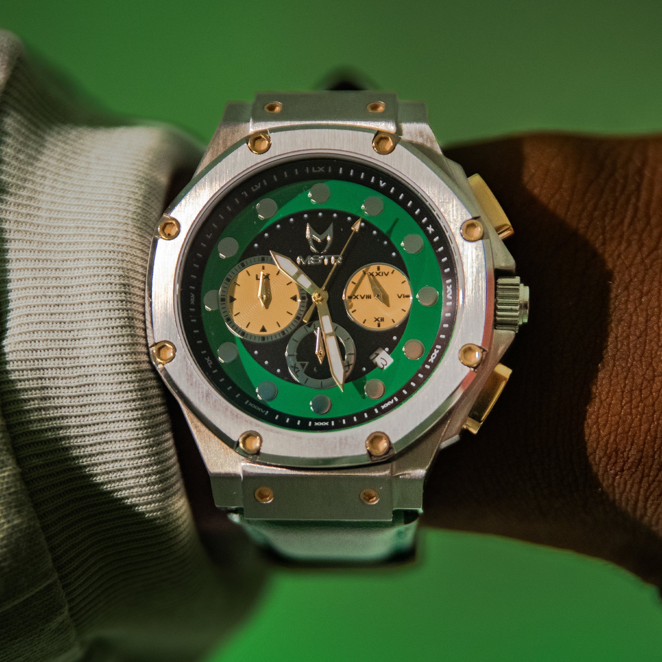 AM1055SS - AMBASSADOR SILVER / DOOM GREEN WATCH