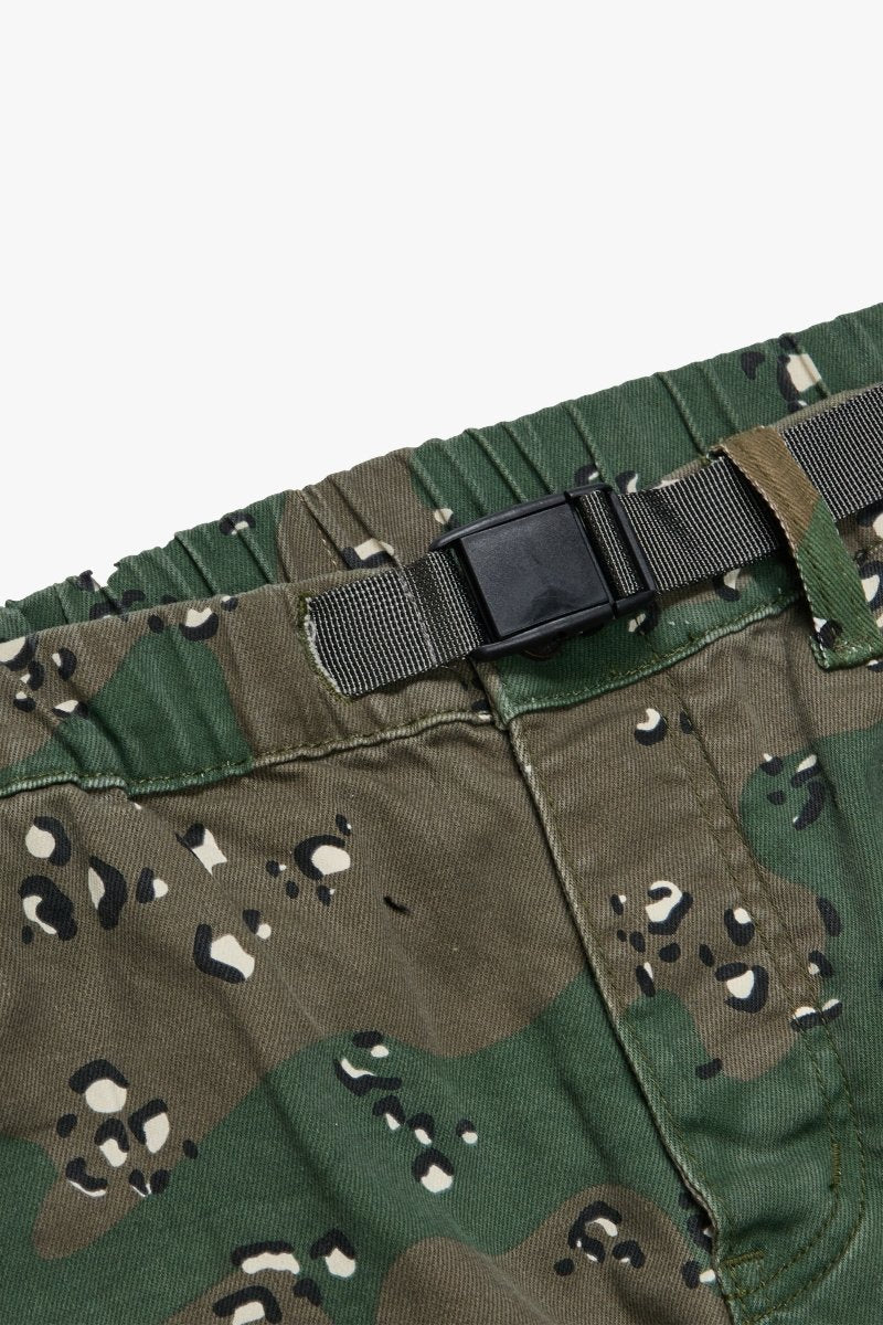 "BAKI" TAPERED JEAN CAMO