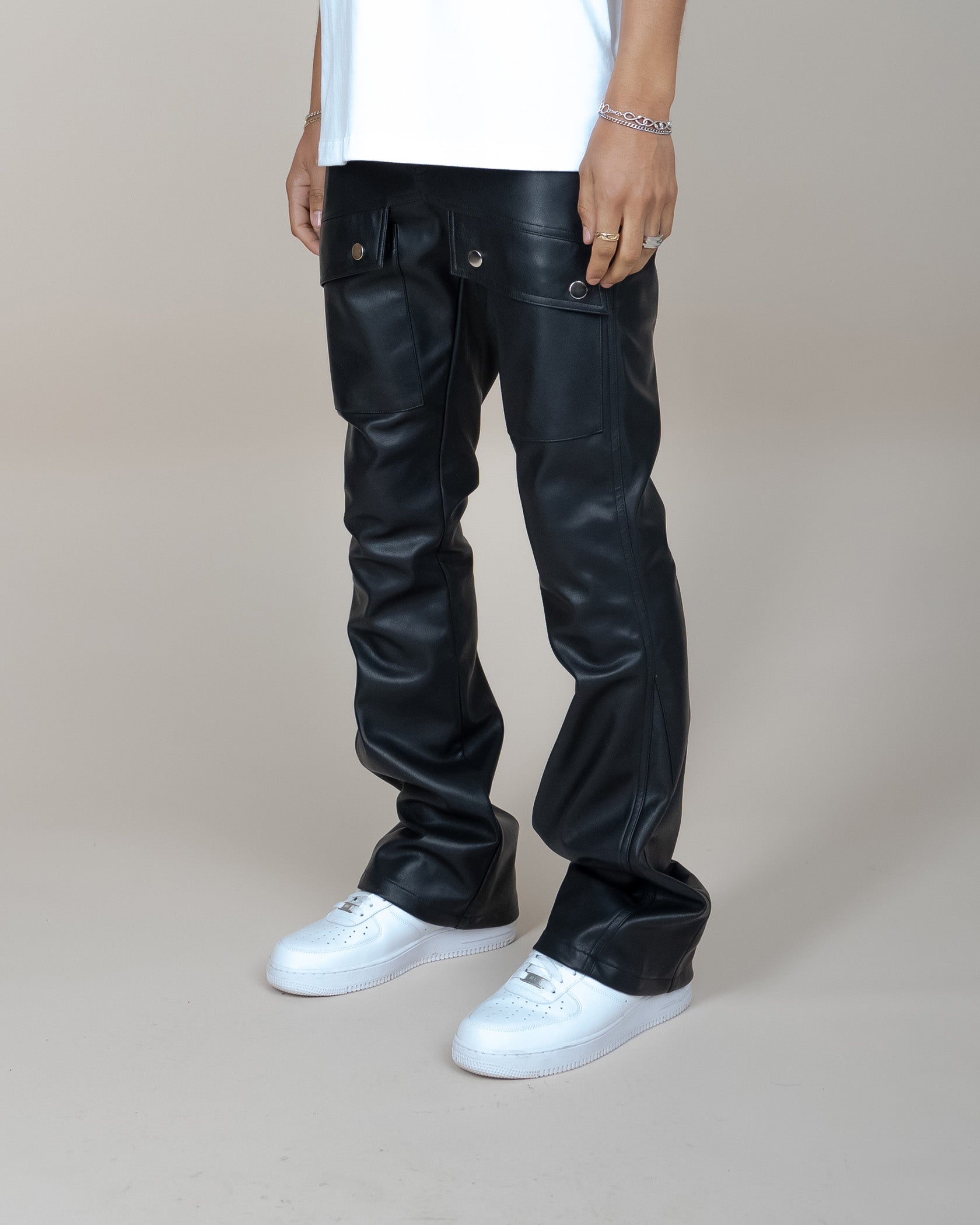 EPTM GALLERY LEATHER FLARE-BLACK