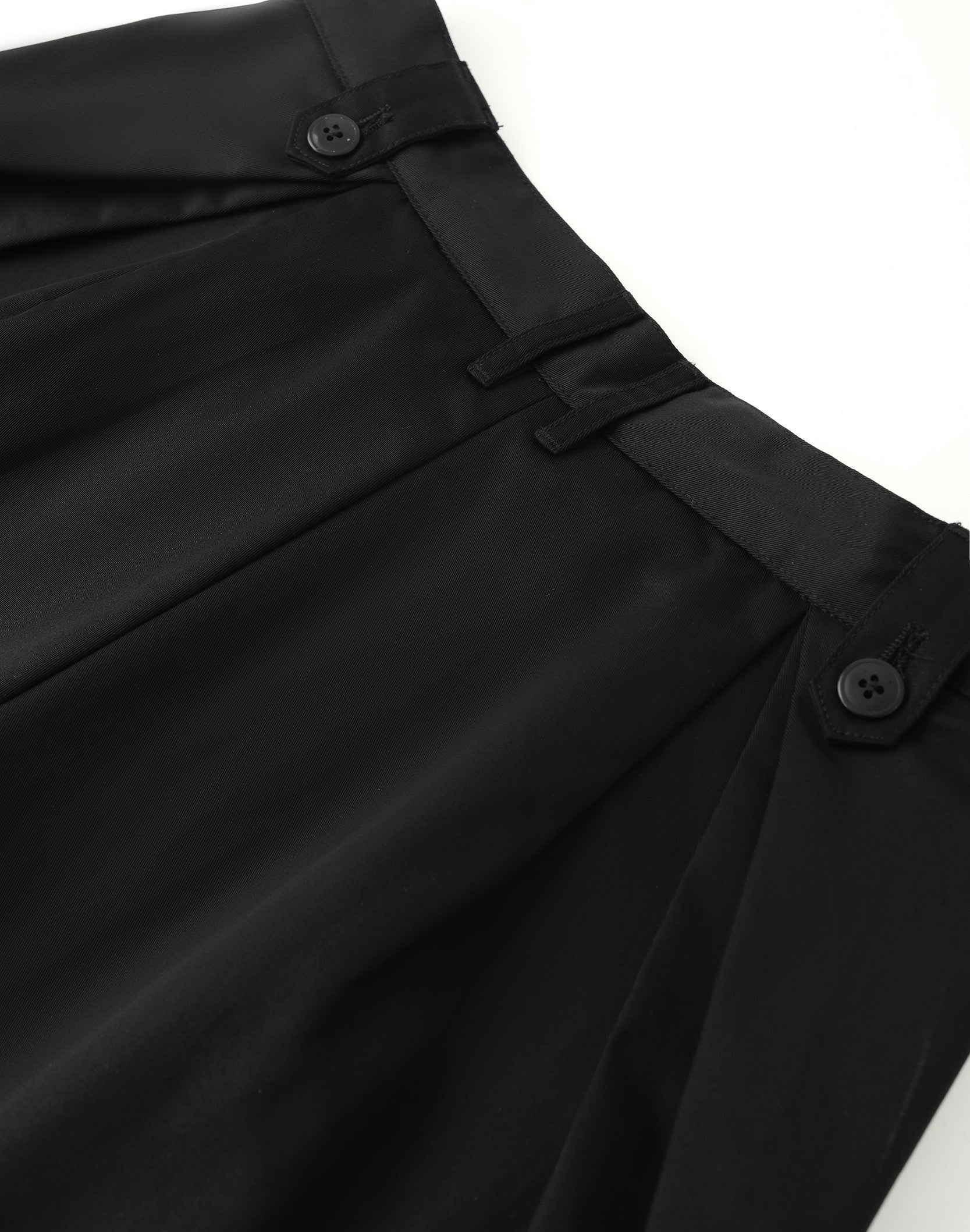 Gemstone Bermuda Shorts in BLK