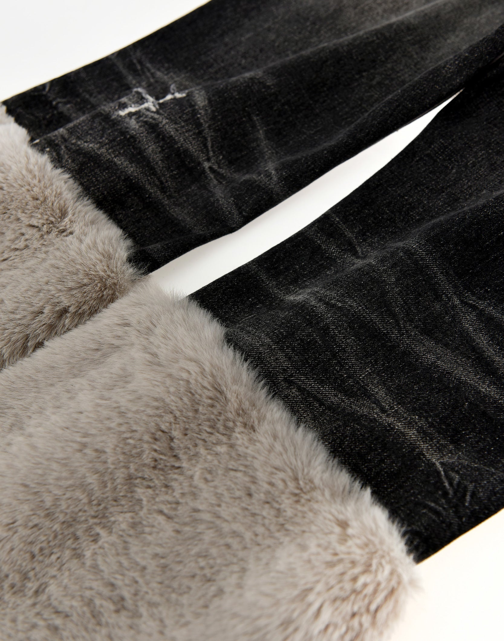Pearl Fur Patchwork Jeans In BLK