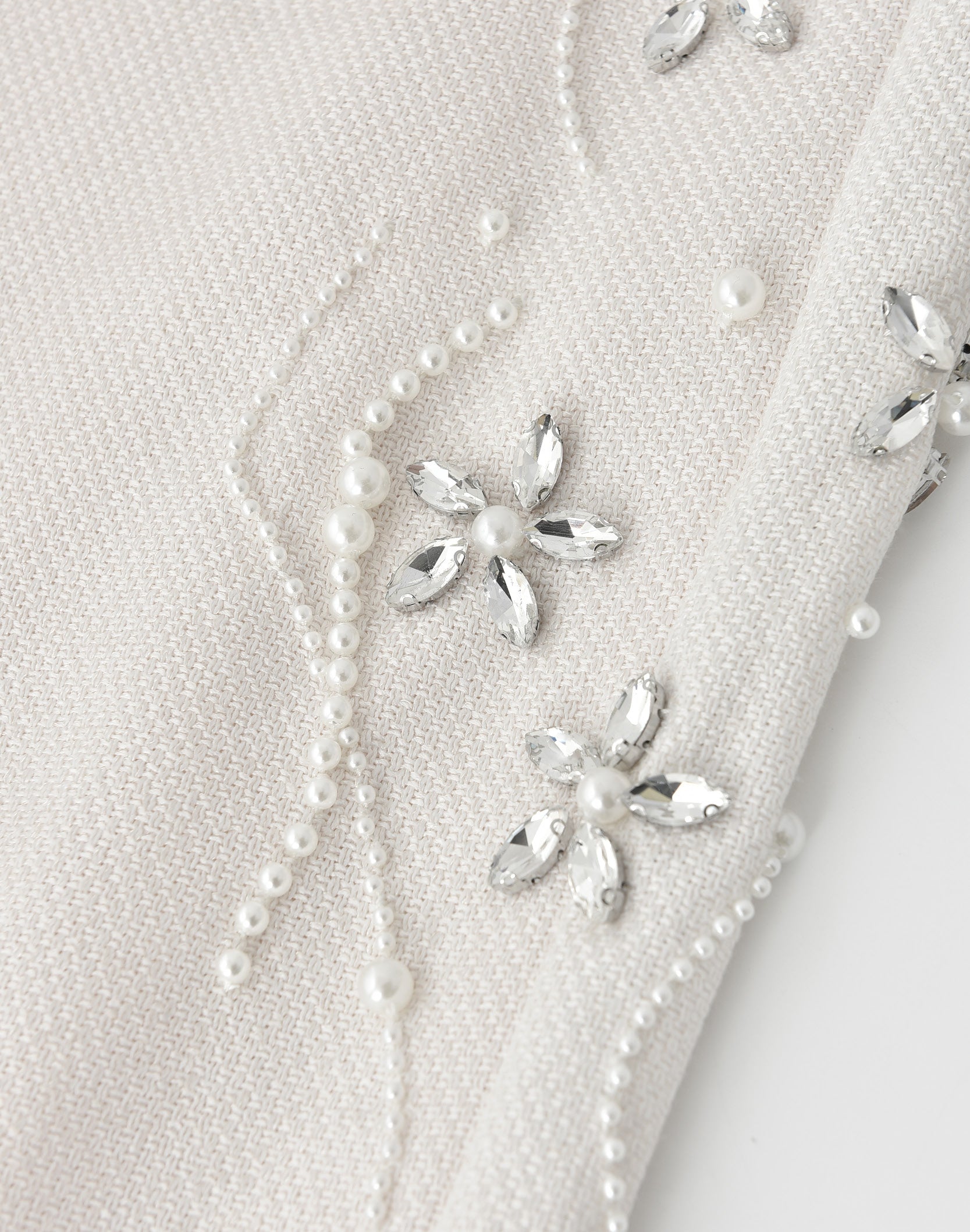 DIAMOND EMBELLISHED FLORAL KNIT PANT IN WHT