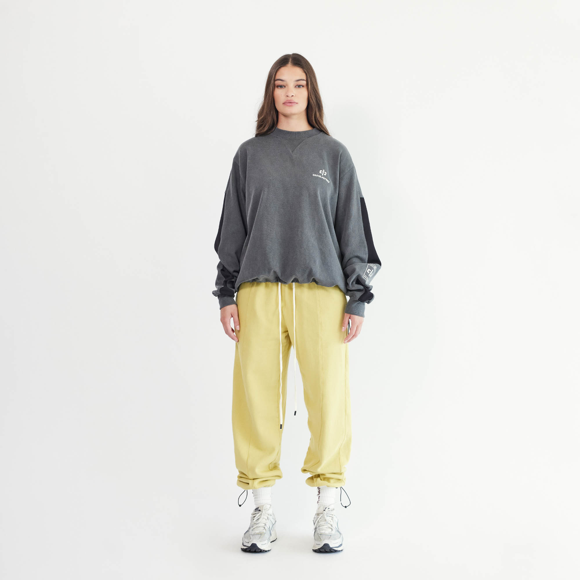 Beverly Hills crewneck / vintage black + black