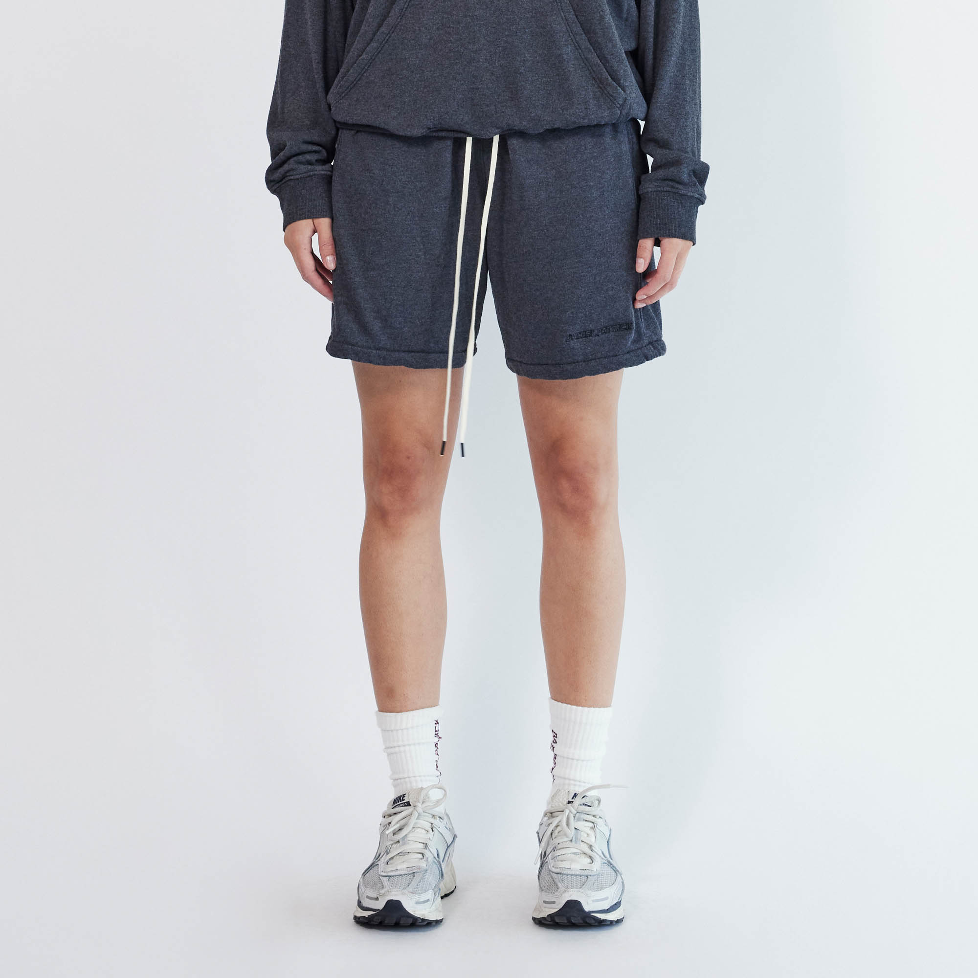loop terry standard sweatshort / black heather