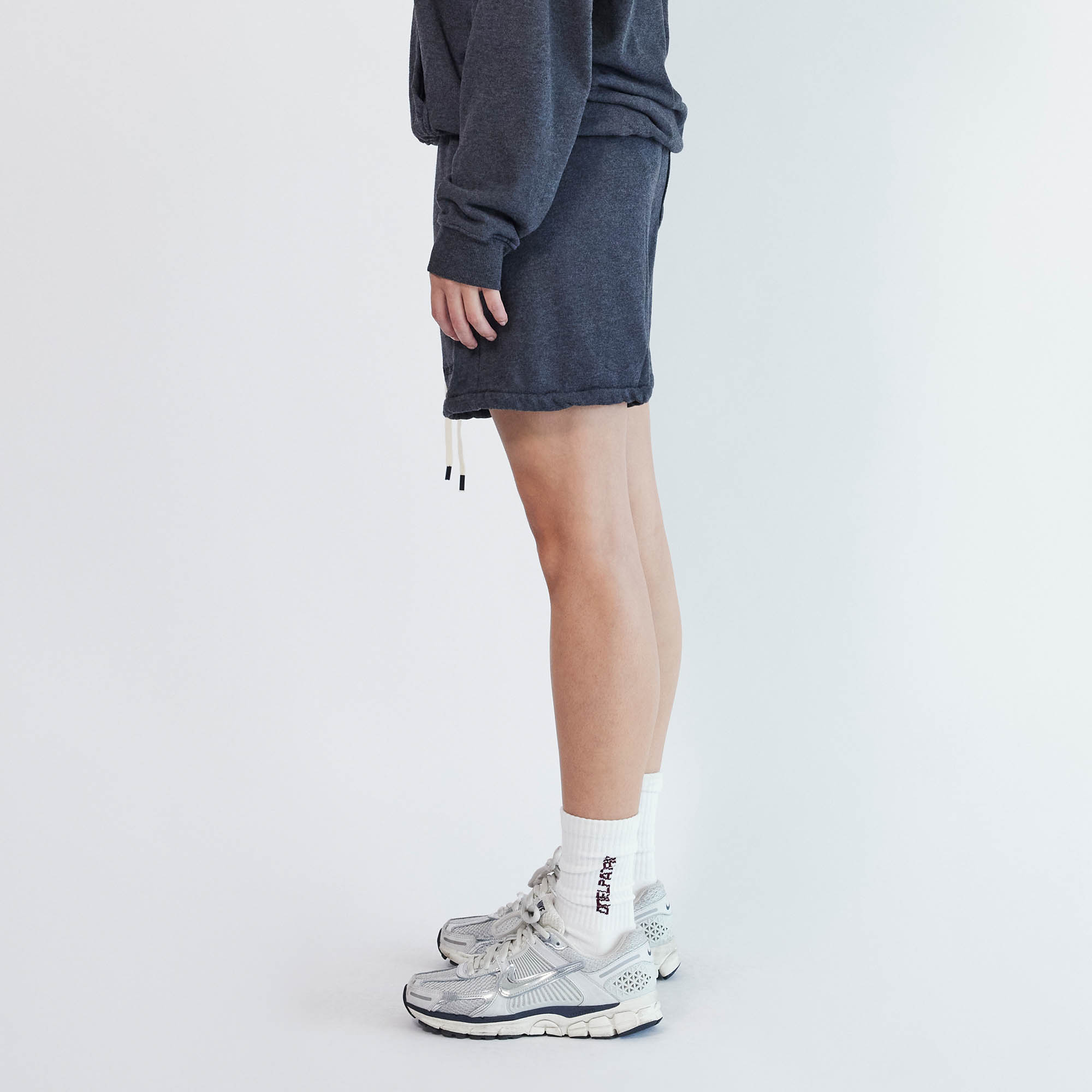 loop terry standard sweatshort / black heather