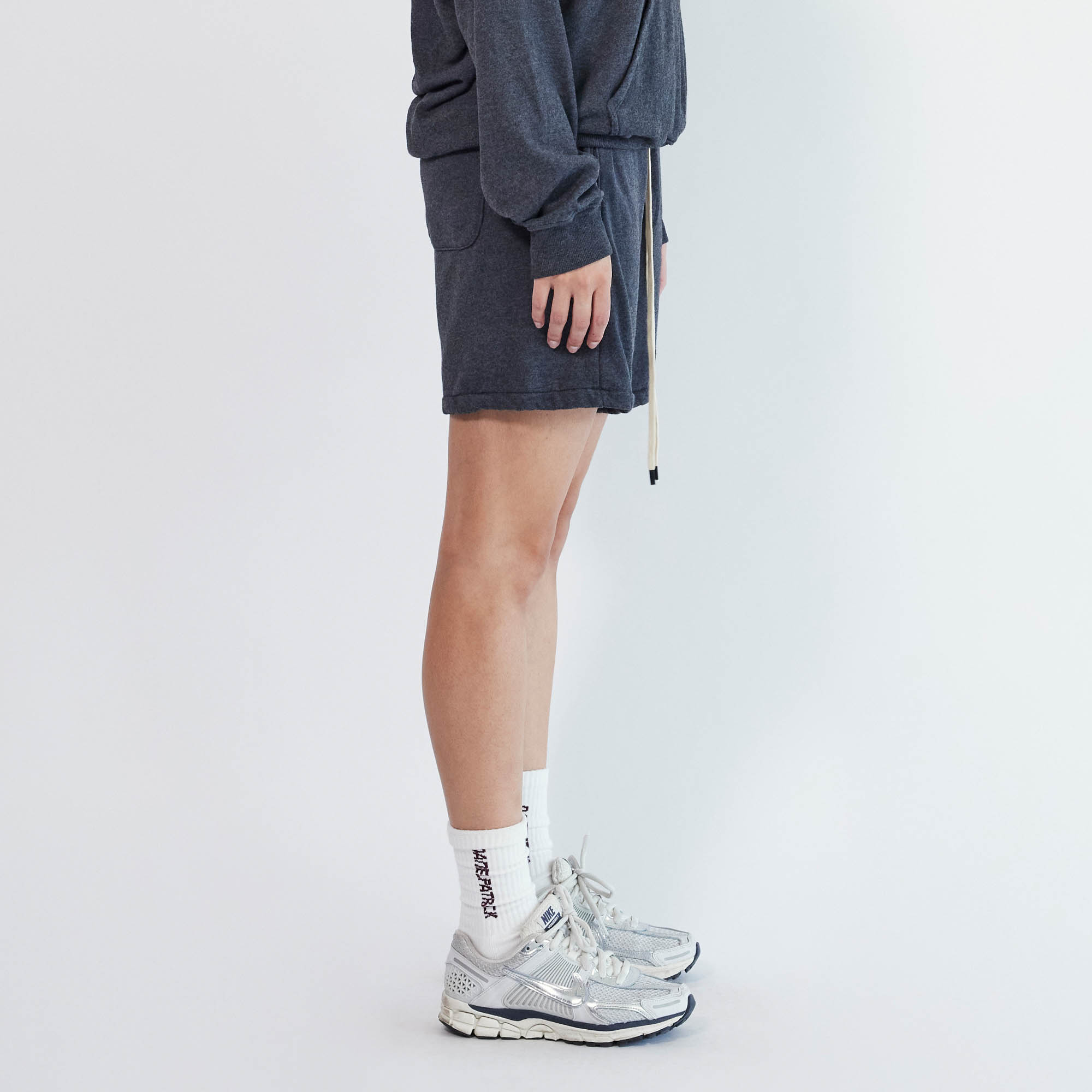 loop terry standard sweatshort / black heather