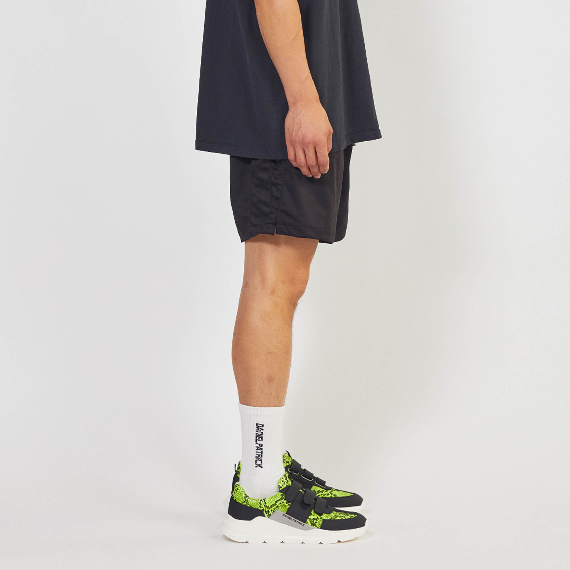 icon 6" run short / black