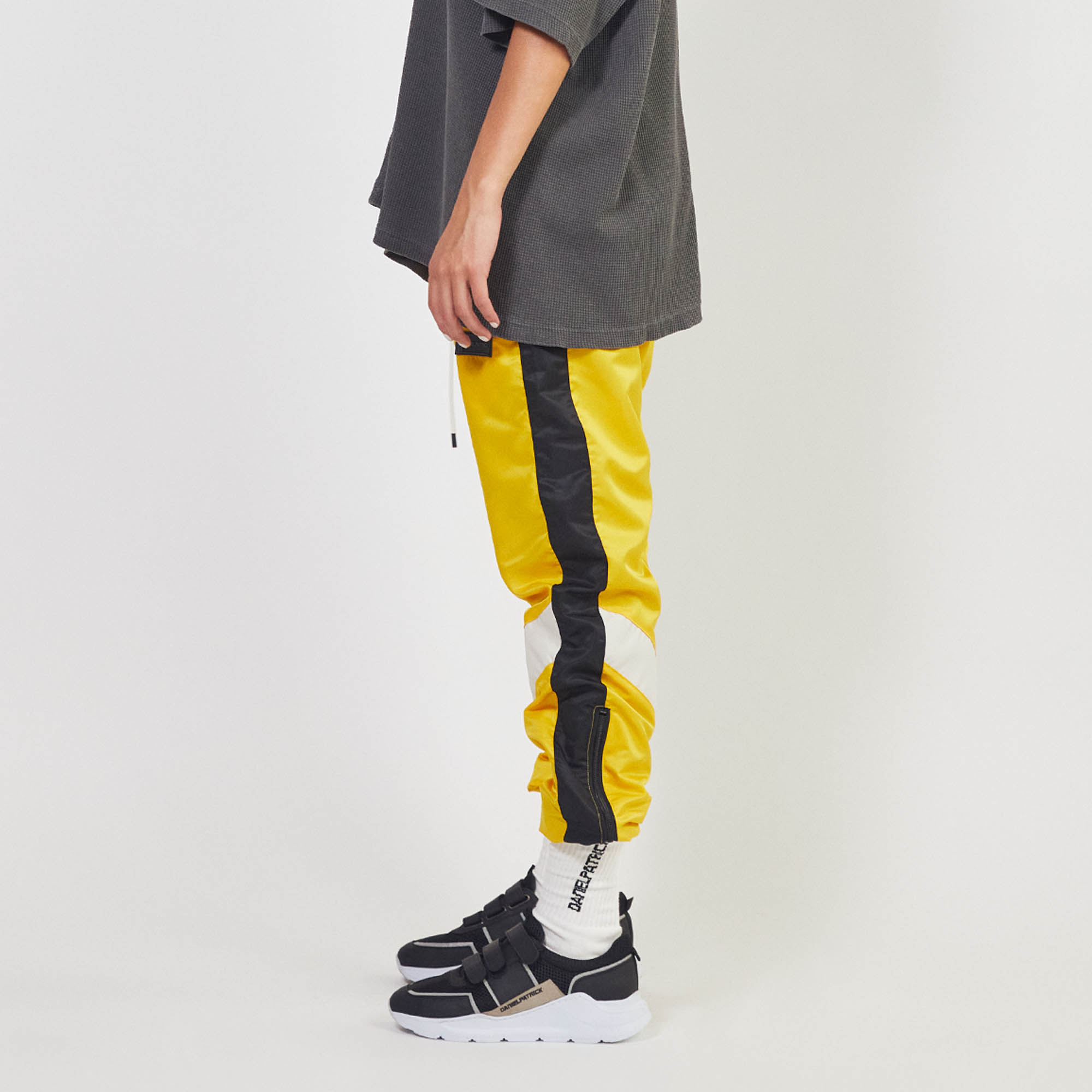 parachute track pant 2.5 / yellow + black + ivory