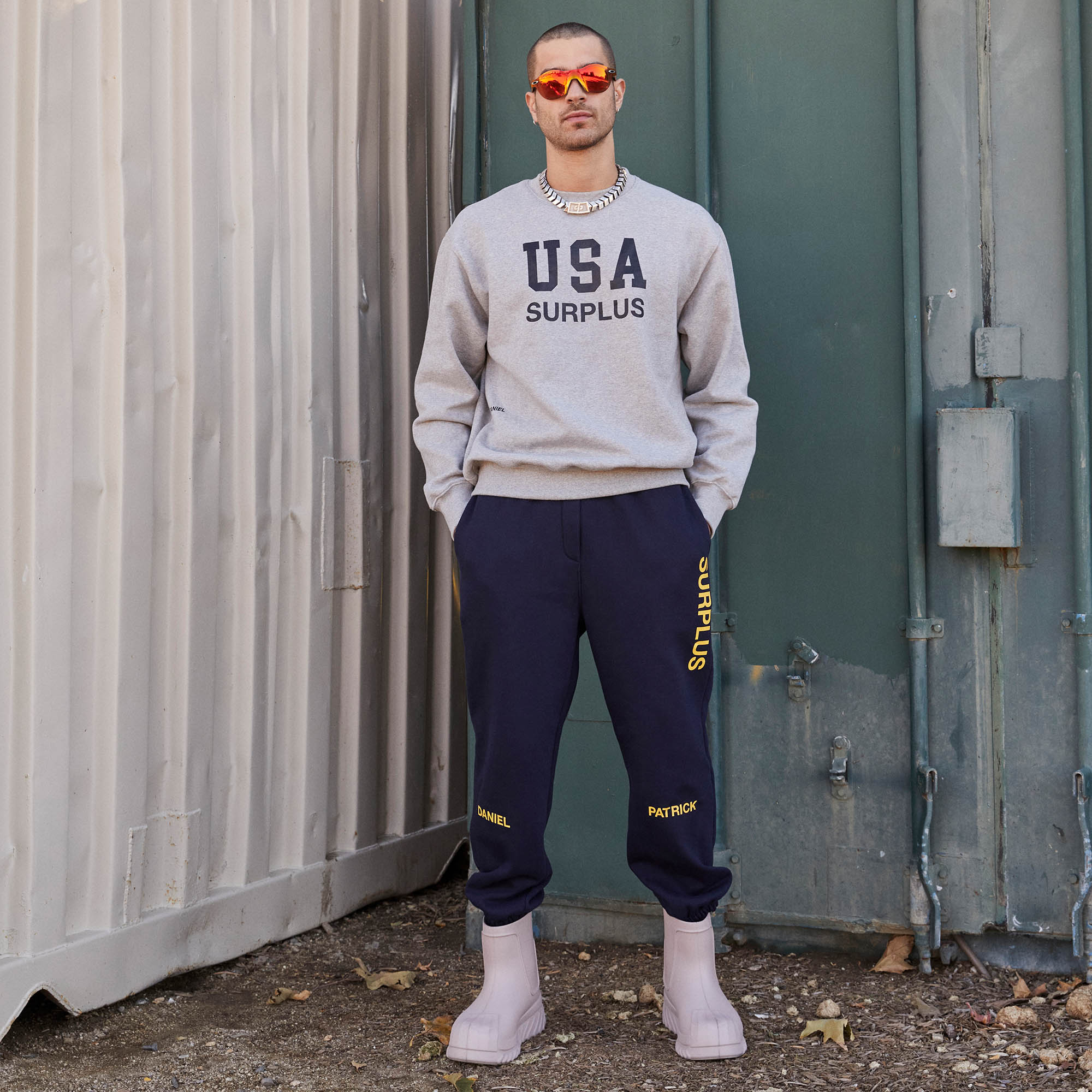 USA surplus crewneck / heather grey + black