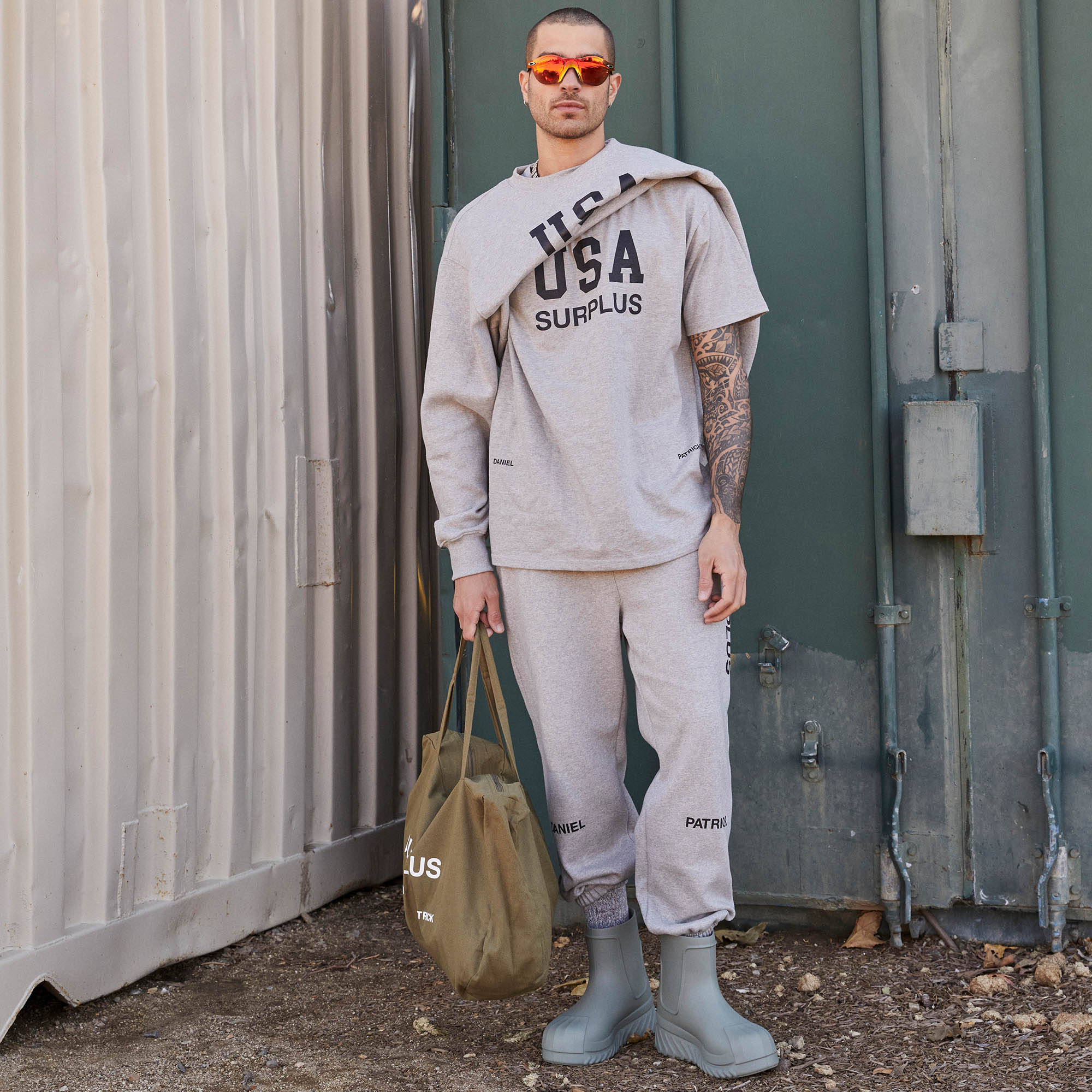 USA surplus tee / heather grey + black